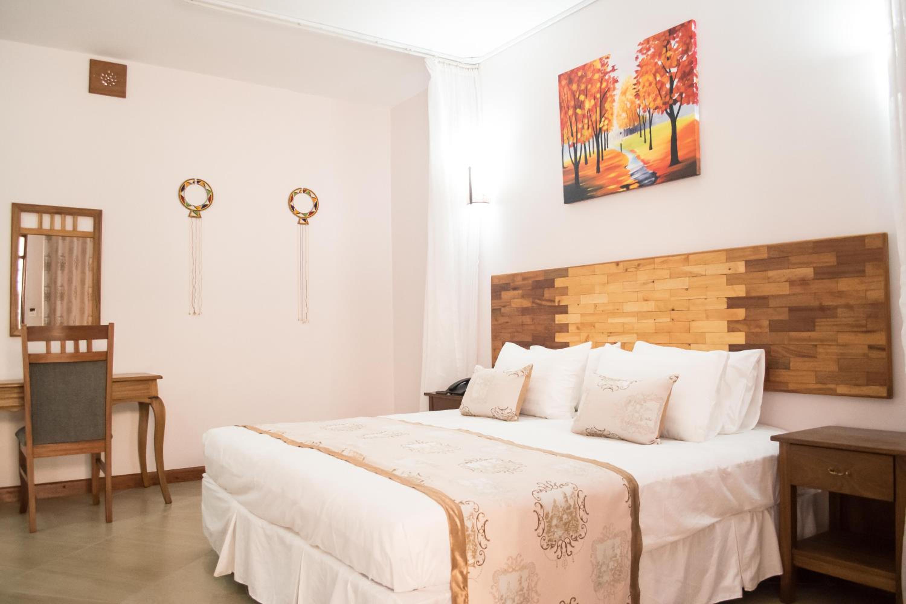 Double Room with Garden View - Photo 3
