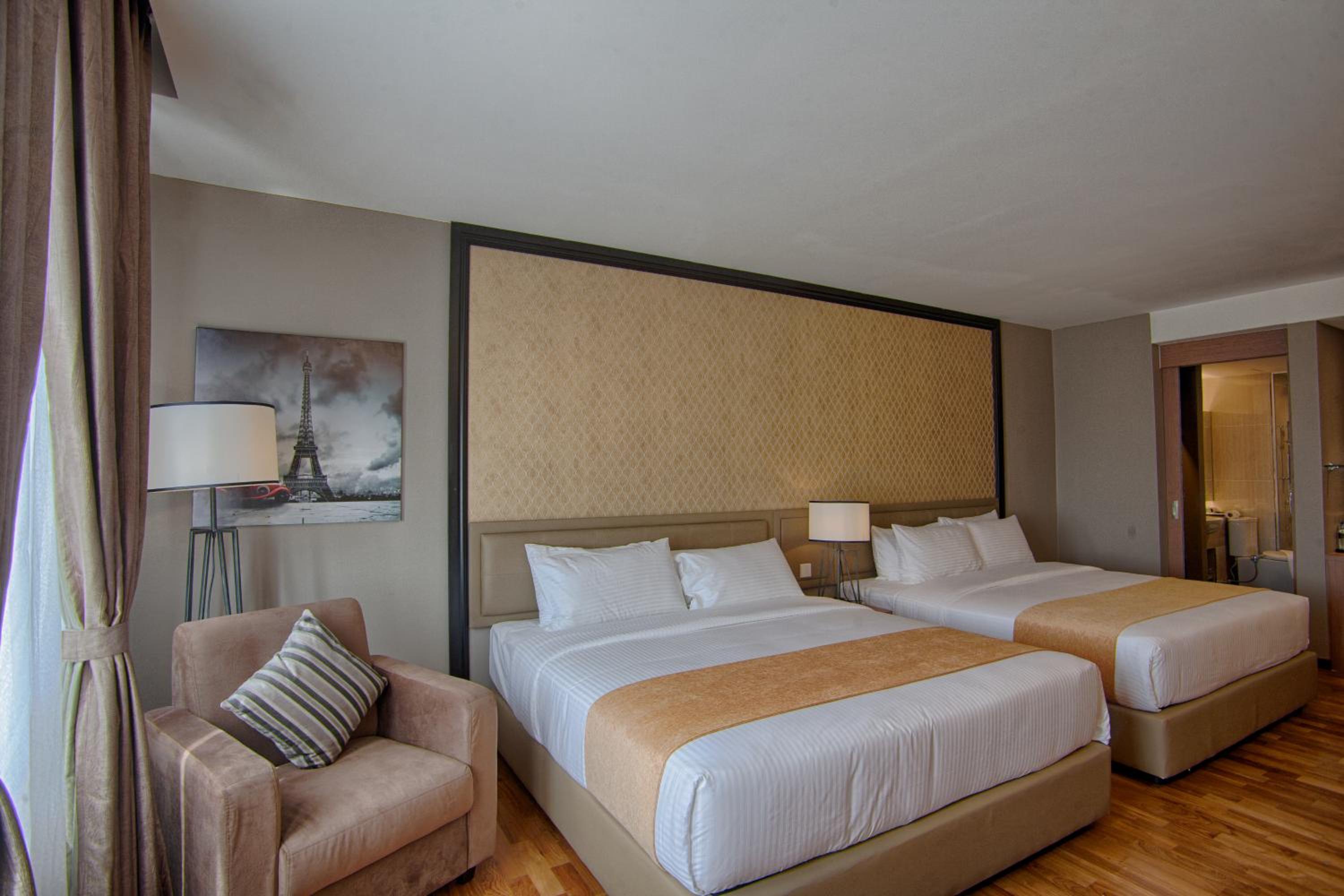 Deluxe Family Room