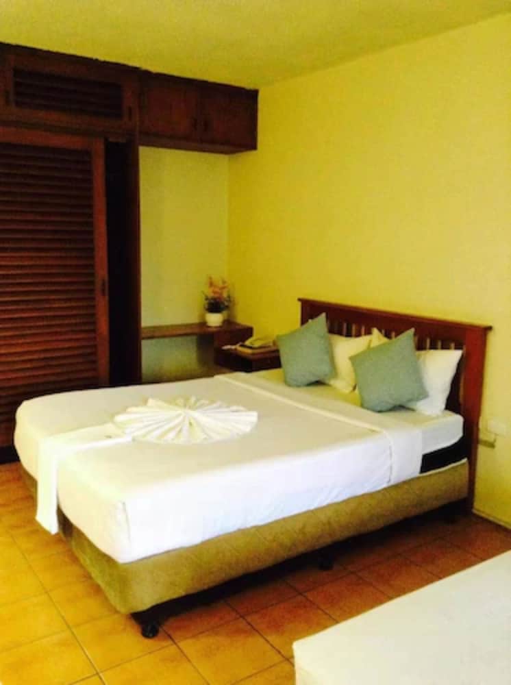Deluxe Double Room, City and Partial Sea View photo 3