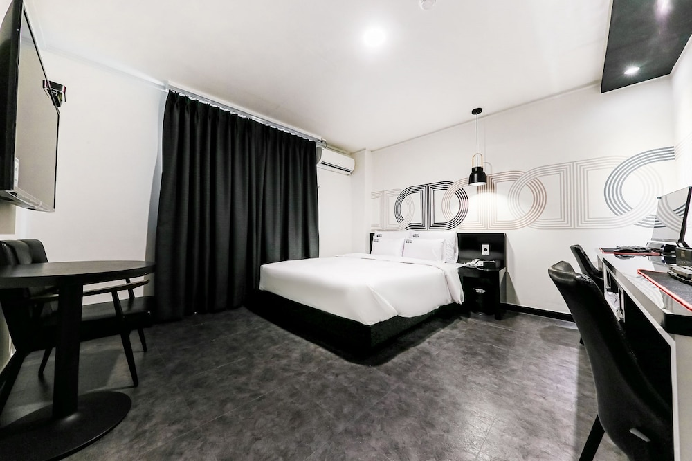 Premium Room - Photo 5