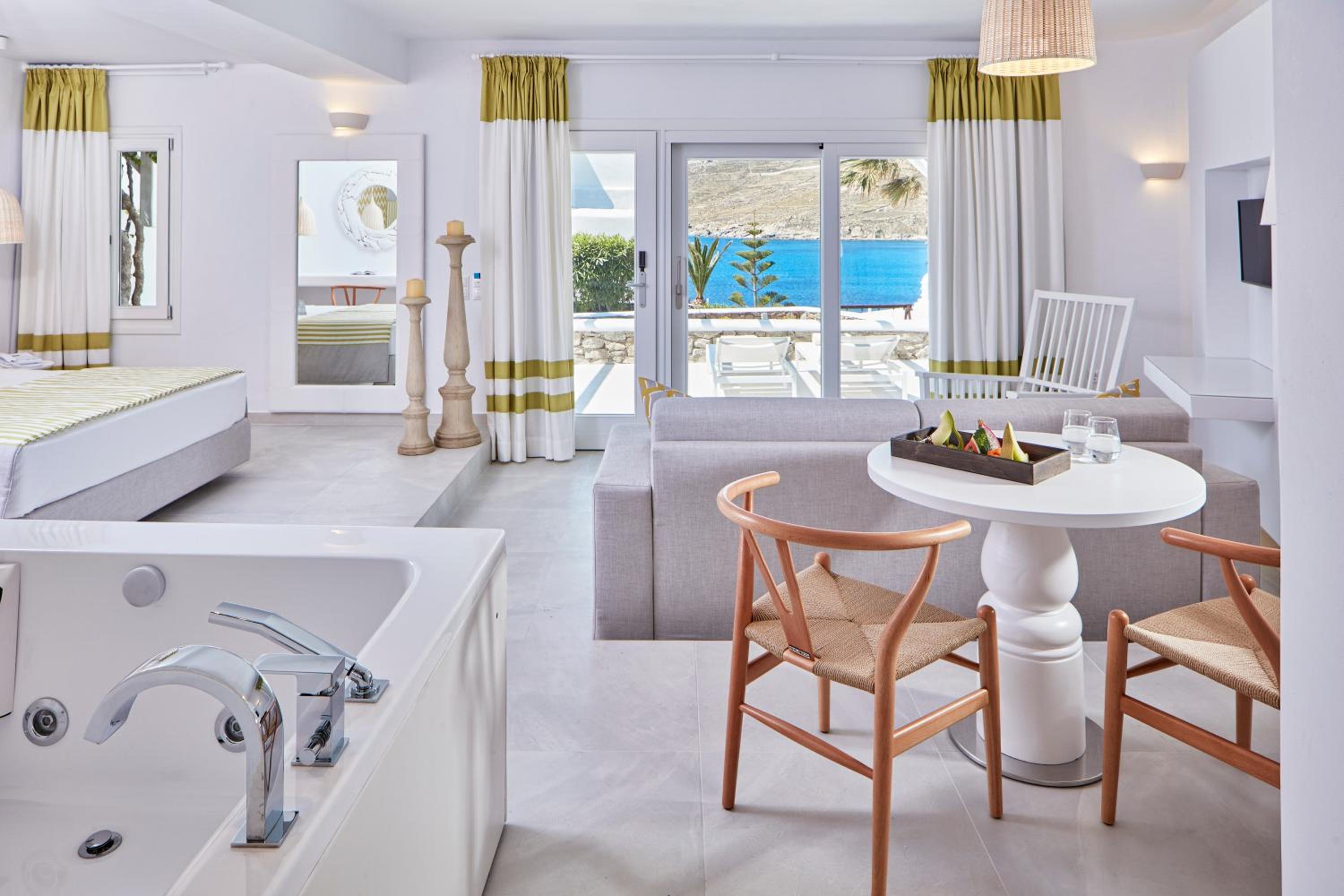 Deluxe Suite Sea View with Indoor Jetted Tub