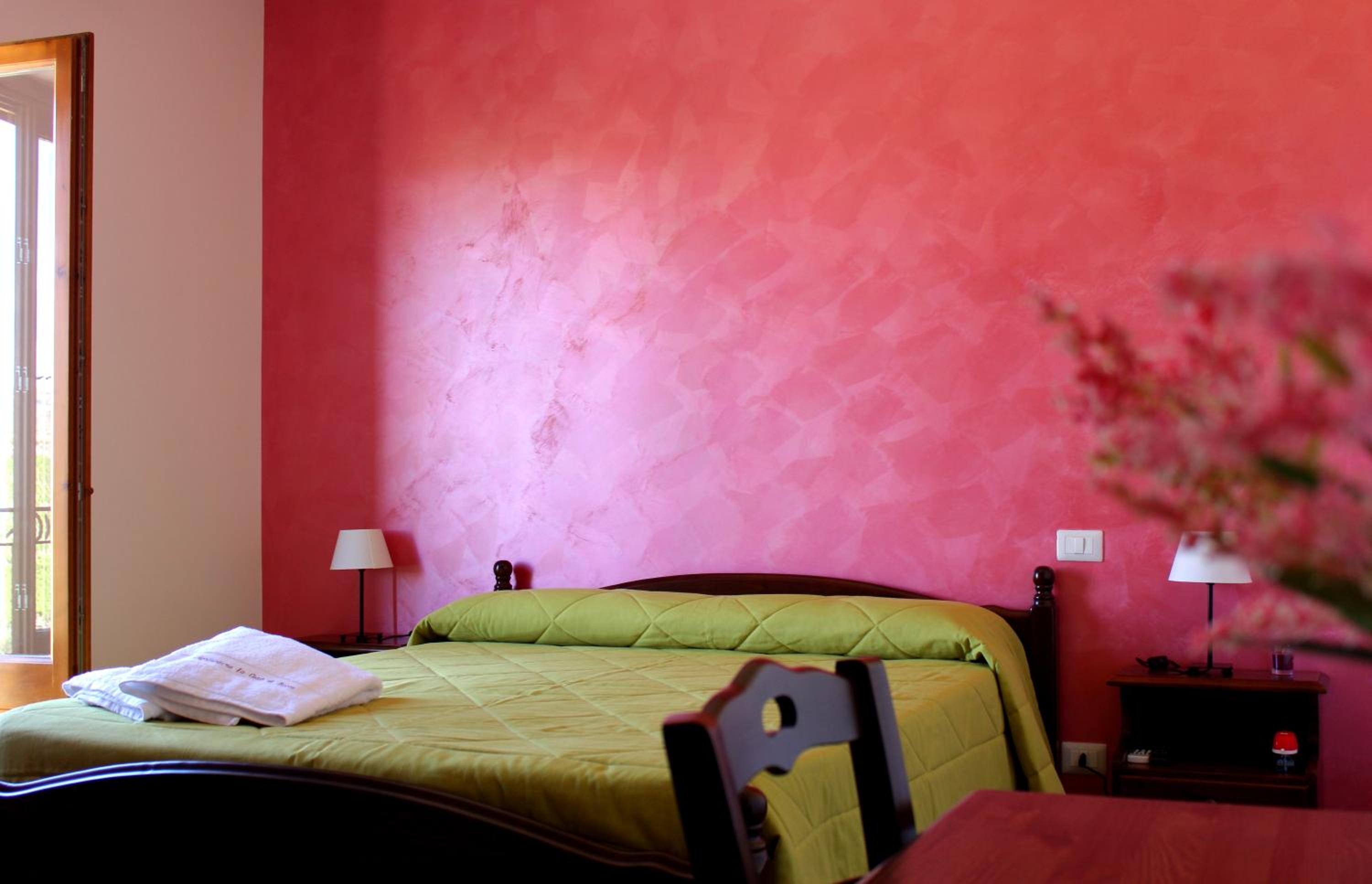 Standard Double Room - Photo 11