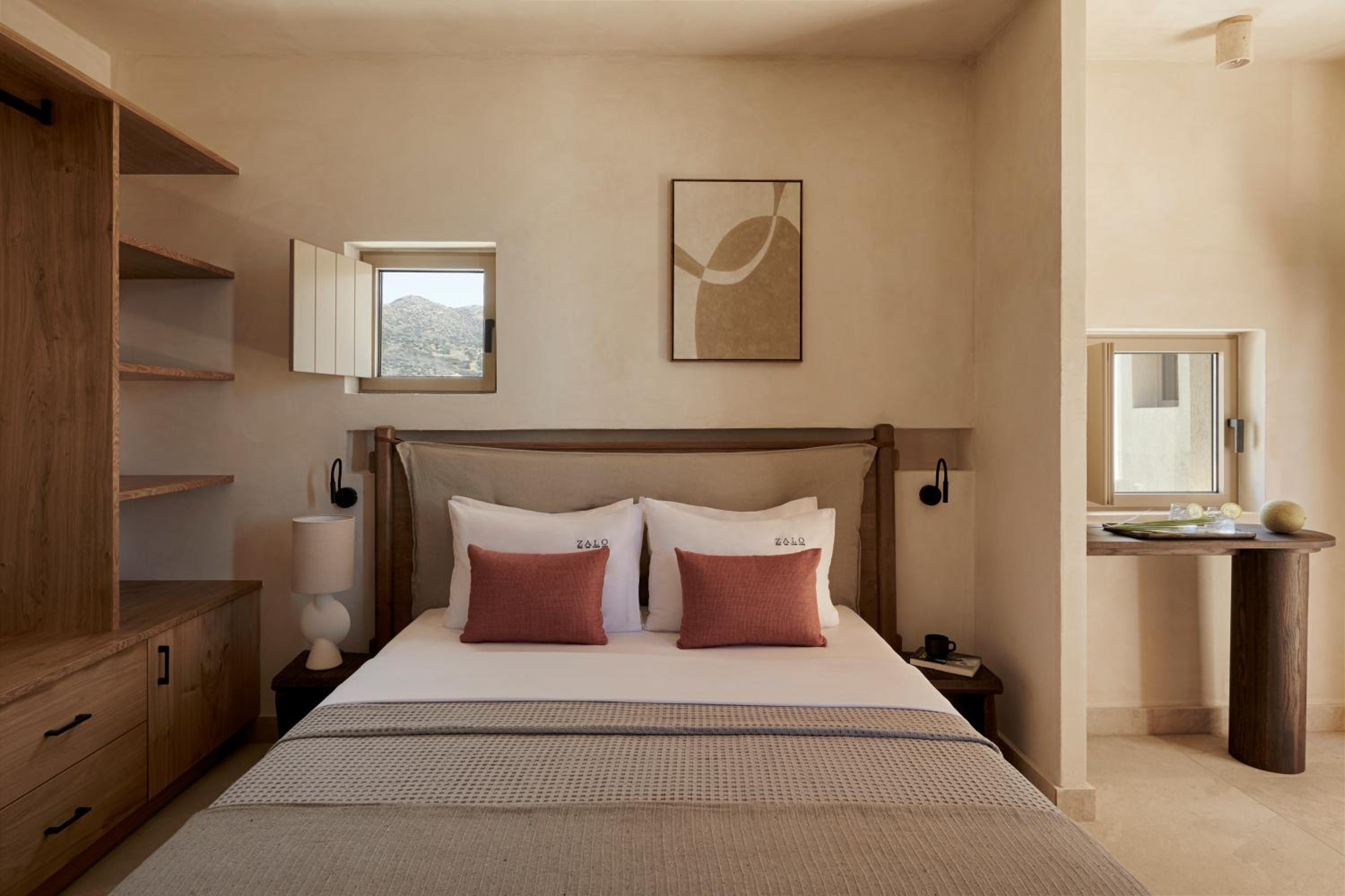 Stylish Suite with Jacuzzi & Access to Shared Heated Pool (Upper Floor) photo 2