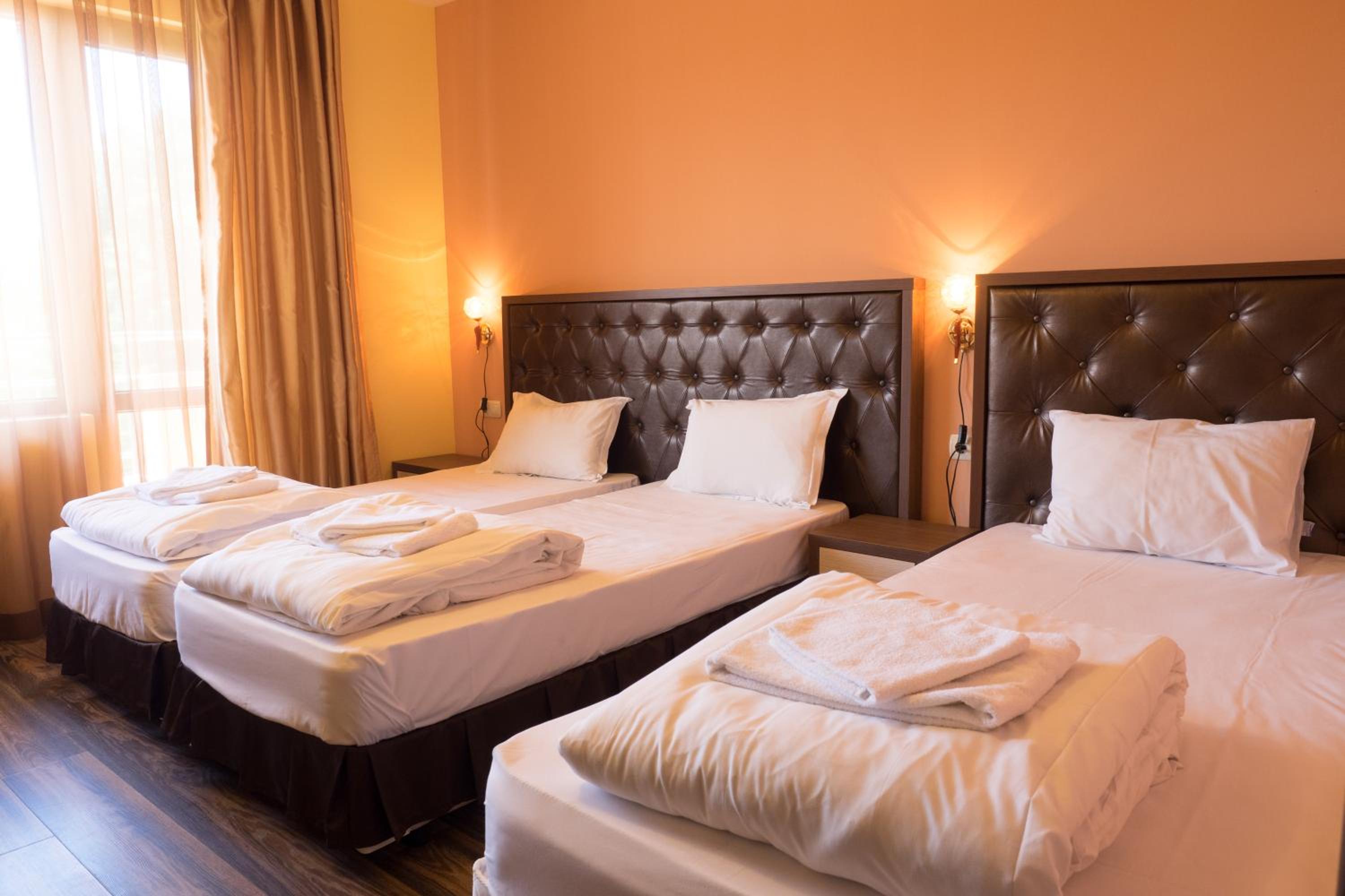 Junior Suite (3 Adults) with Free Parking photo 3