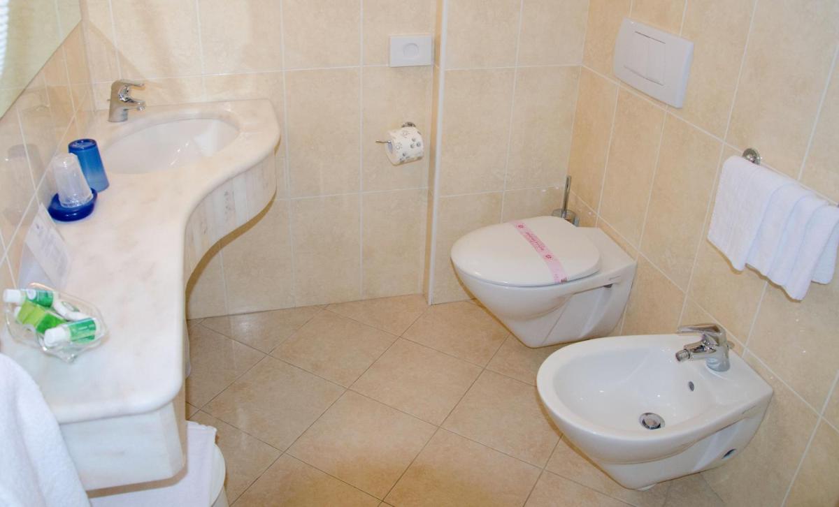 Double Room with Balcony photo 3