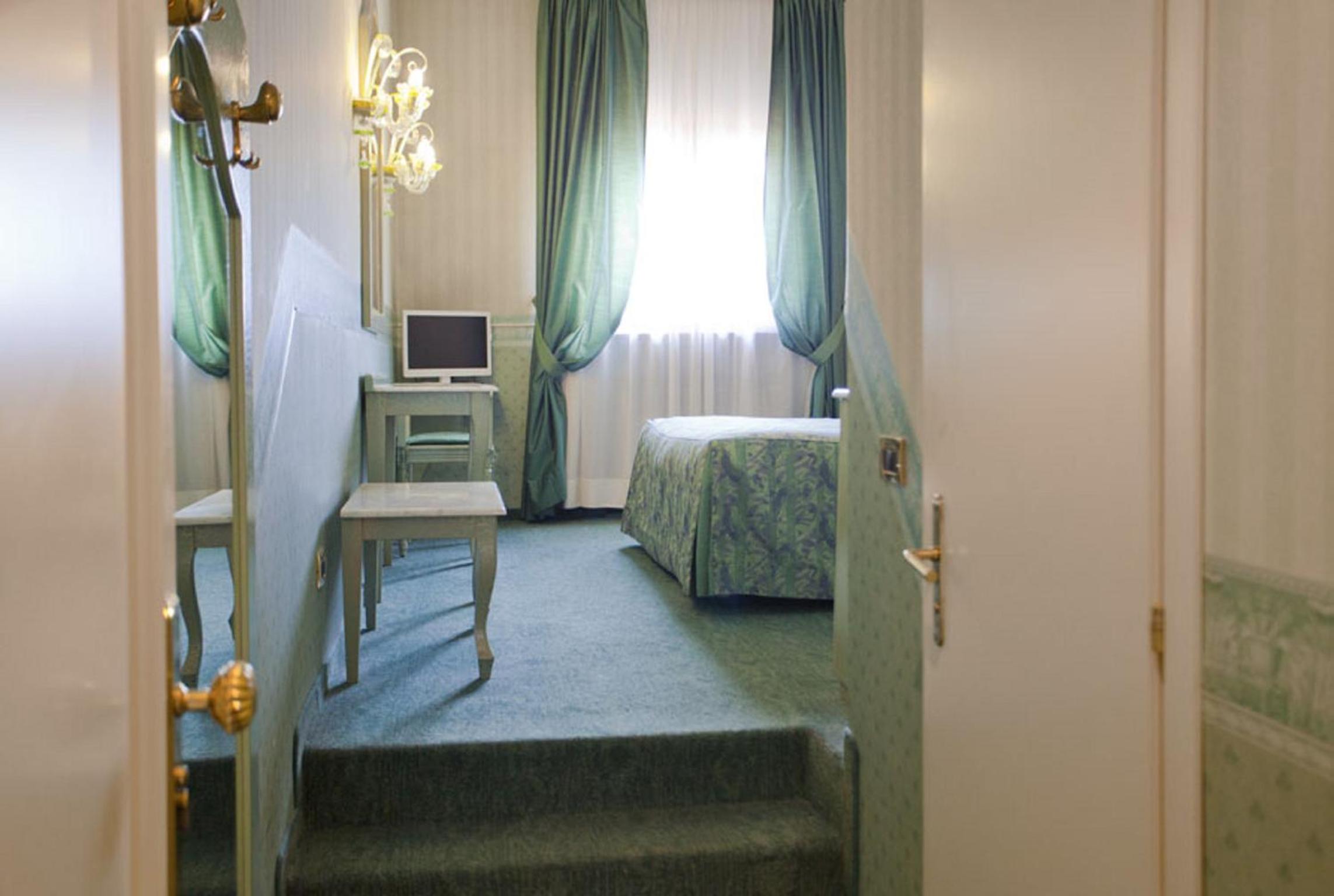 Double or Twin Room - Photo 1