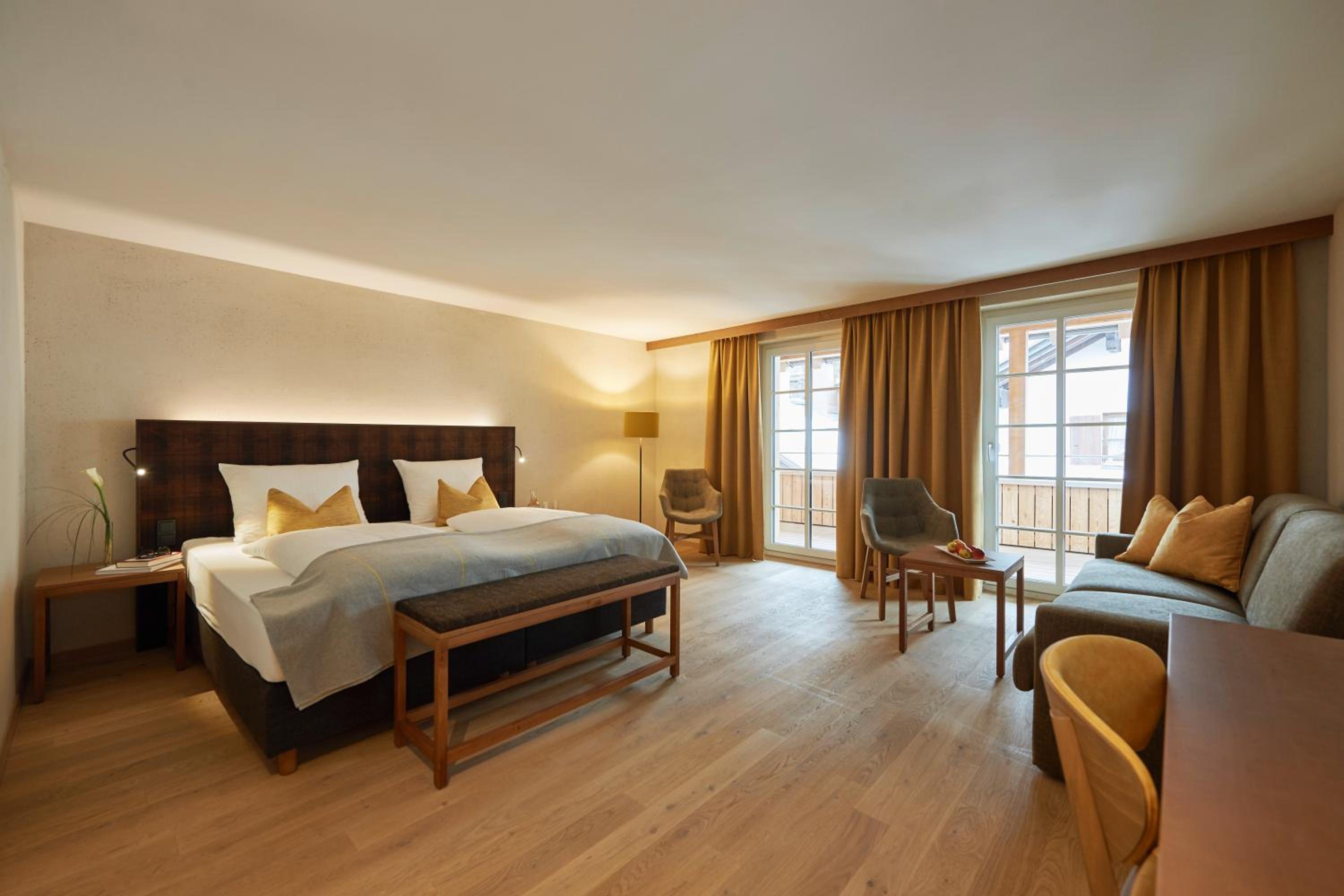 Deluxe Junior Suite photo 3
