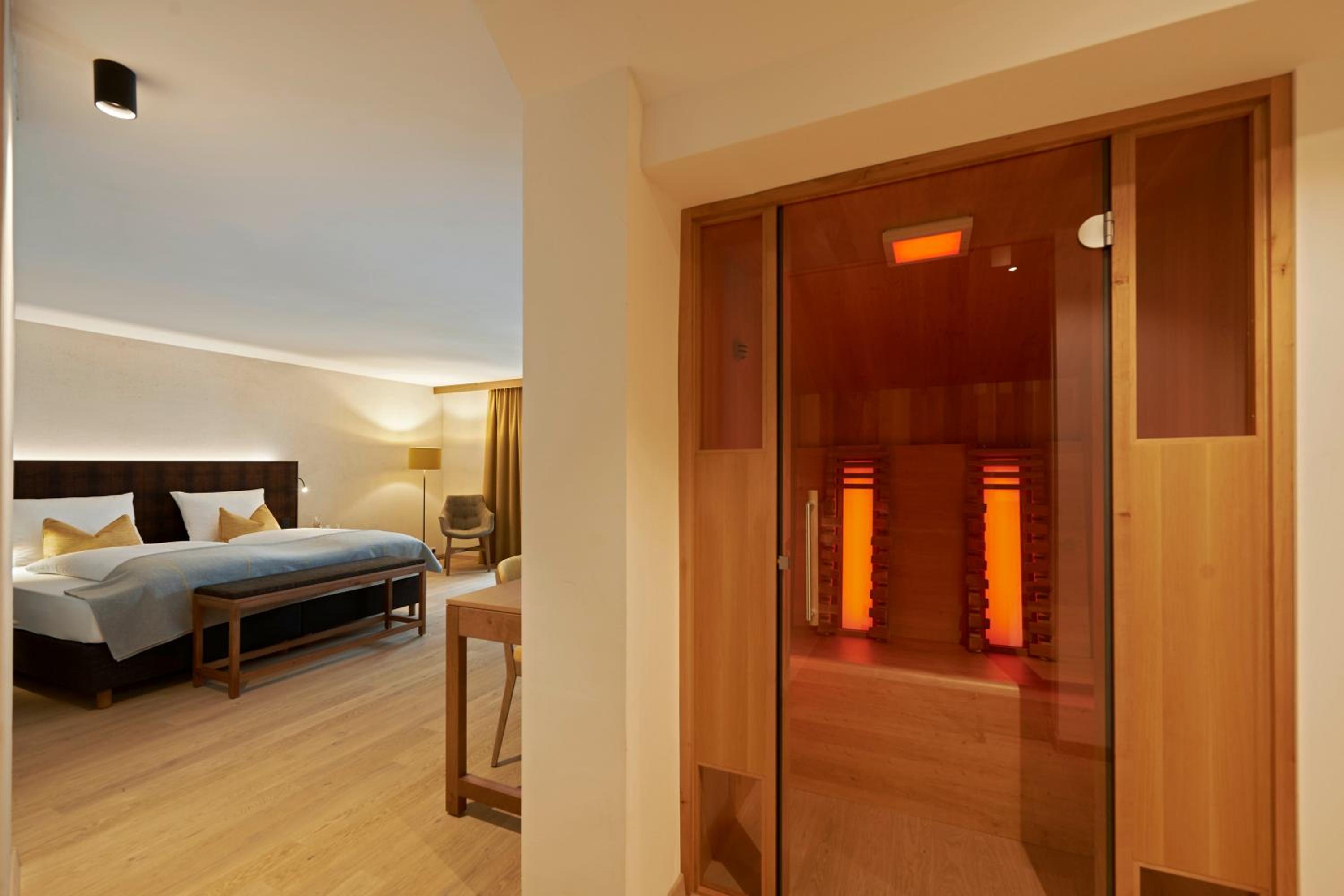 Deluxe Junior Suite photo 2