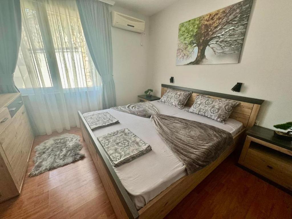 One-Bedroom Apartment with Garden photo 1