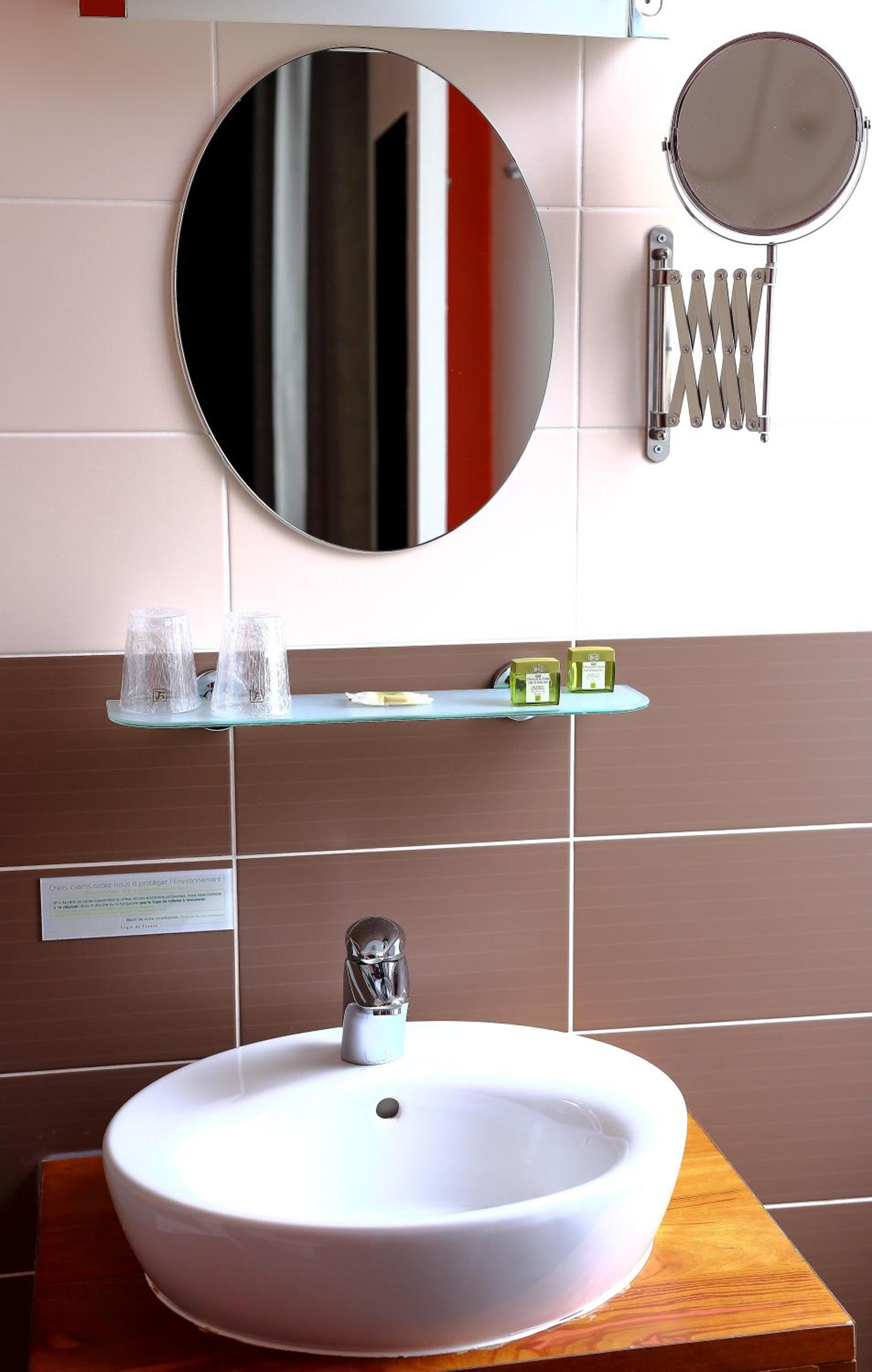 Double or Twin Room with City View photo 2
