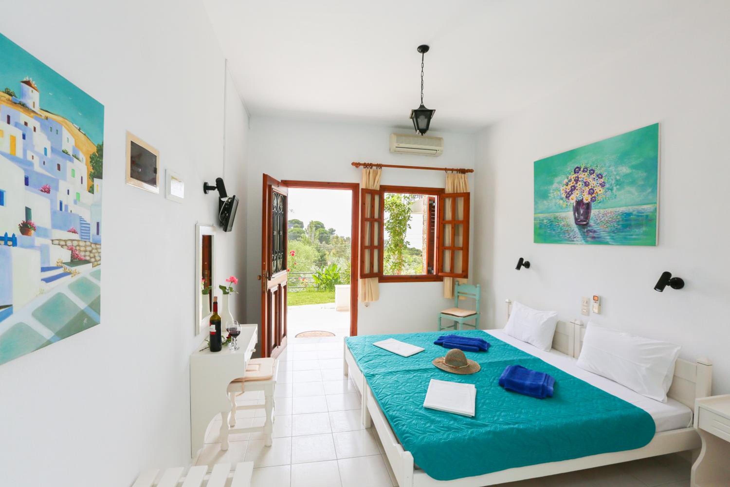 Studio (2 Adults)