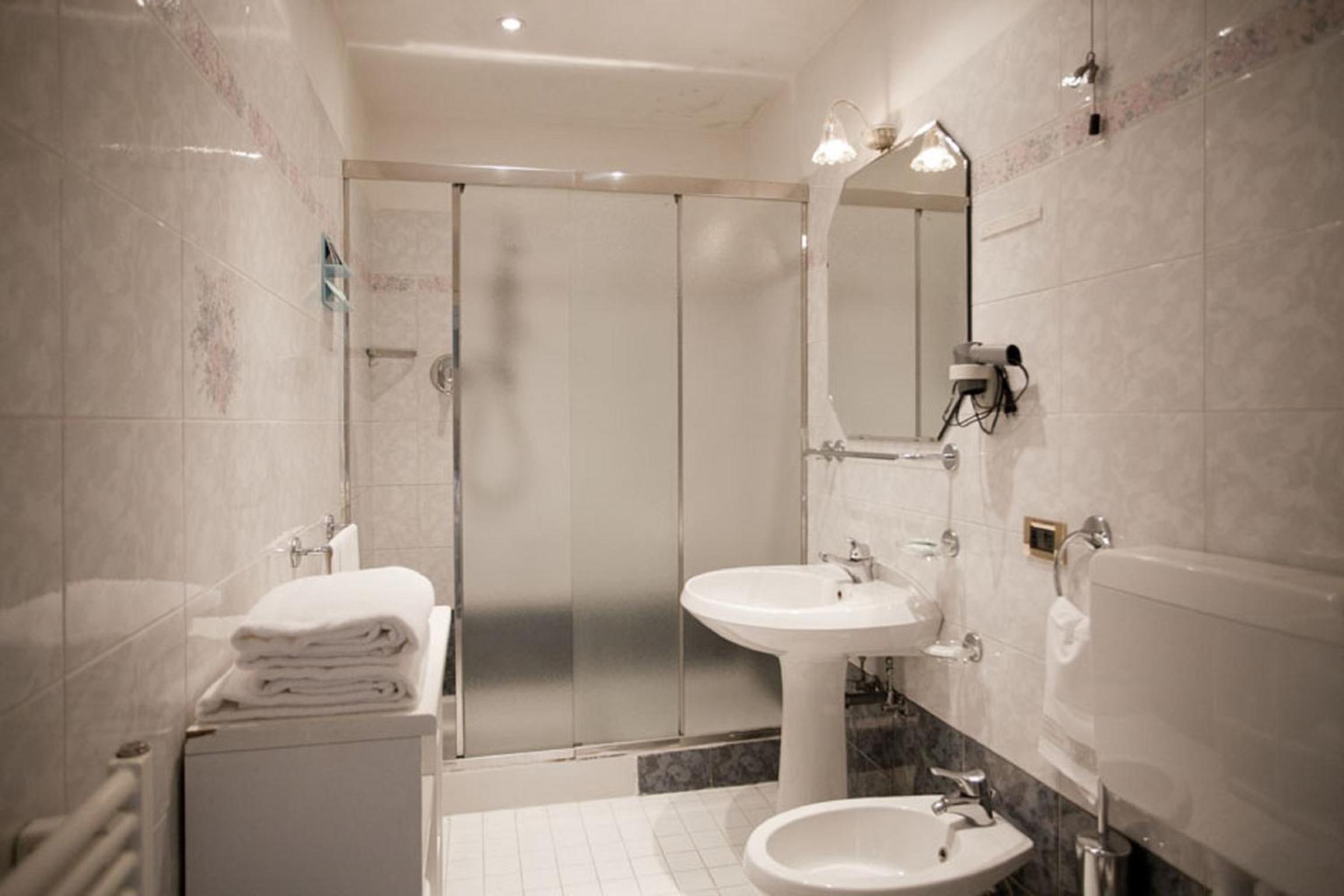 Double or Twin Room - Photo 3