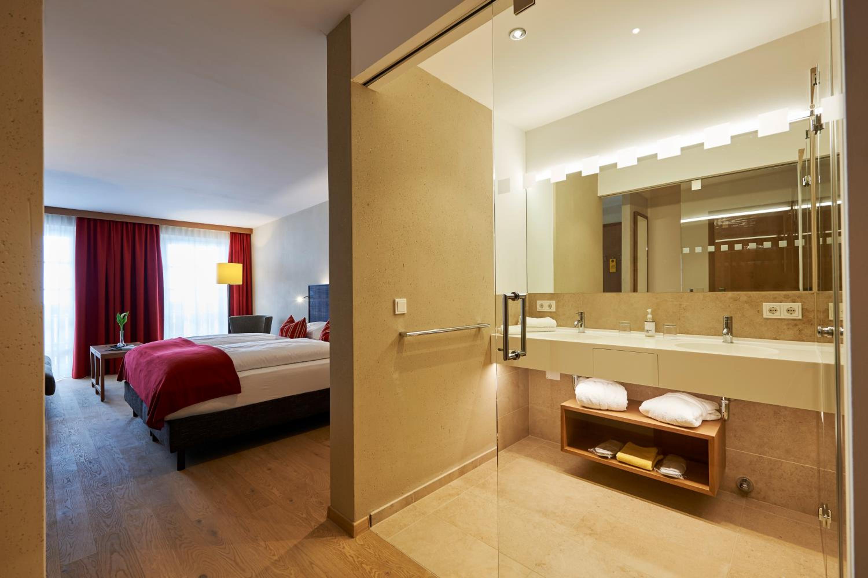 Deluxe Double or Twin Room - Photo 5