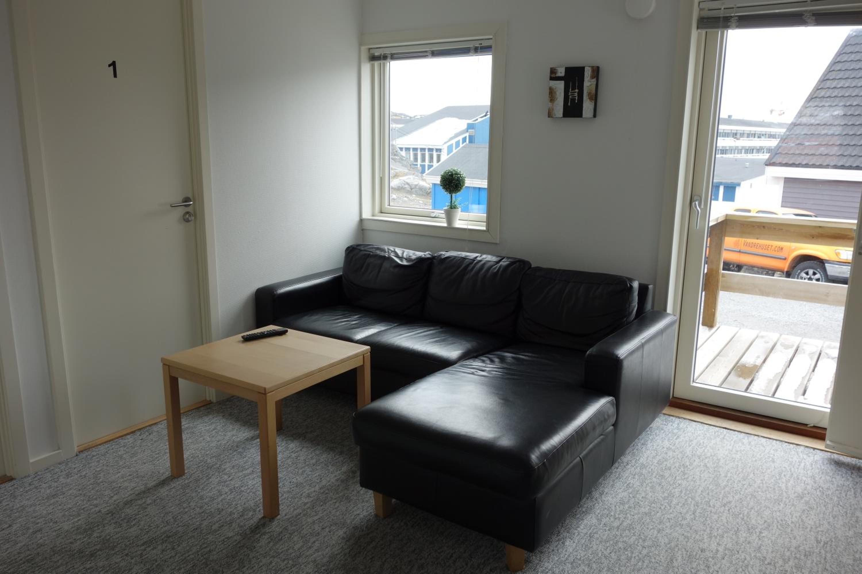 Single Room with Shared Shower and Toilet photo 1