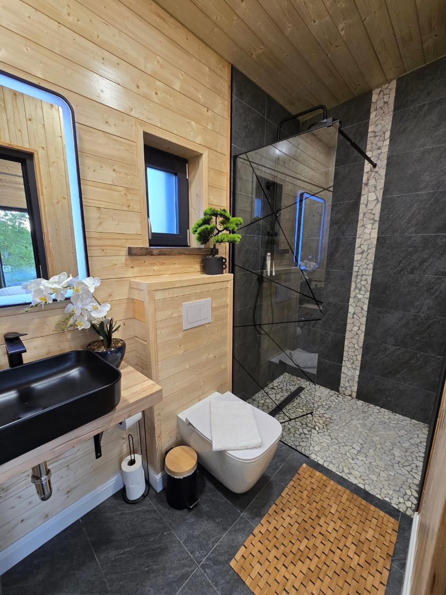 Deluxe Bungalow photo 1