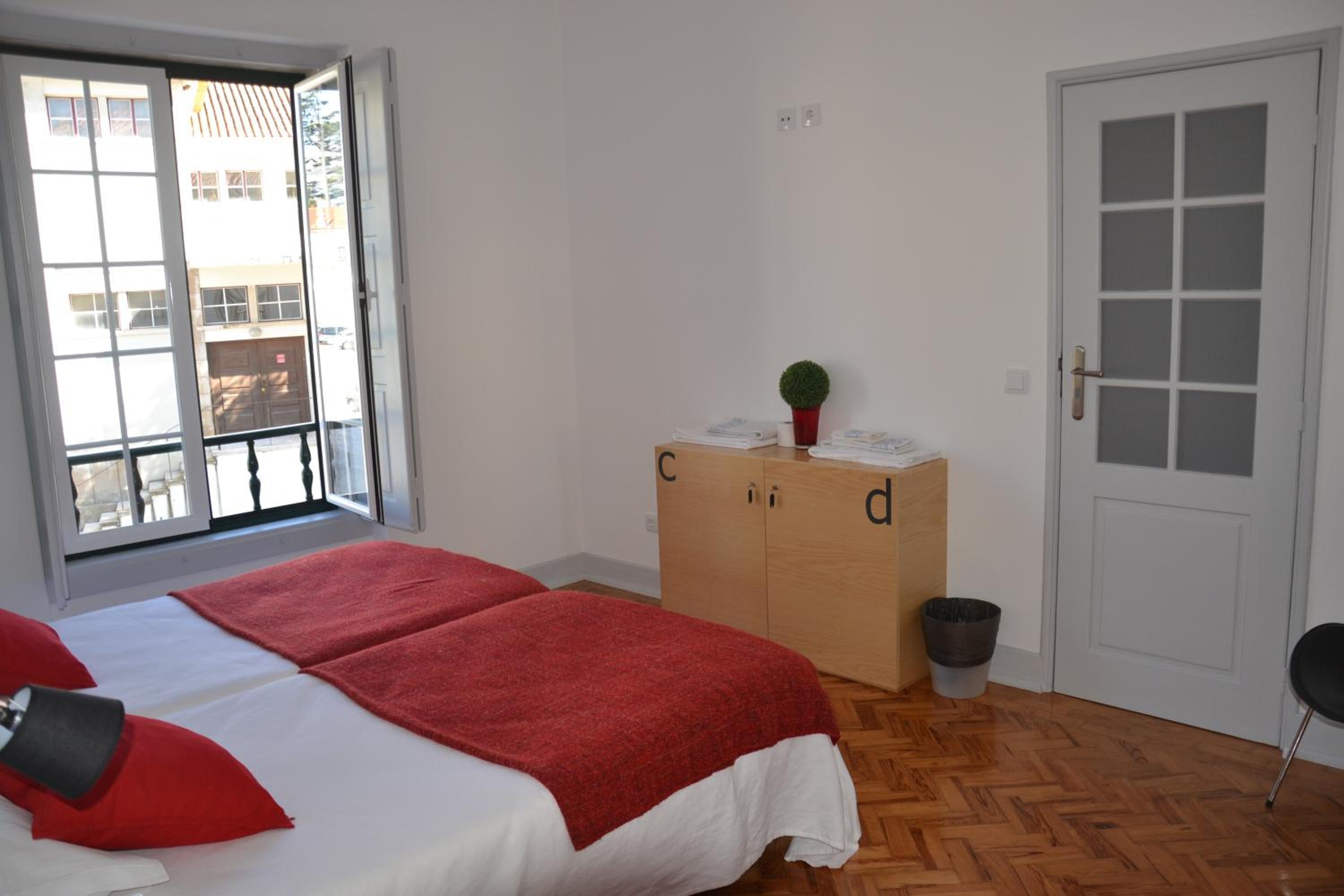 Quadruple Room with Private Bathroom - Photo 7