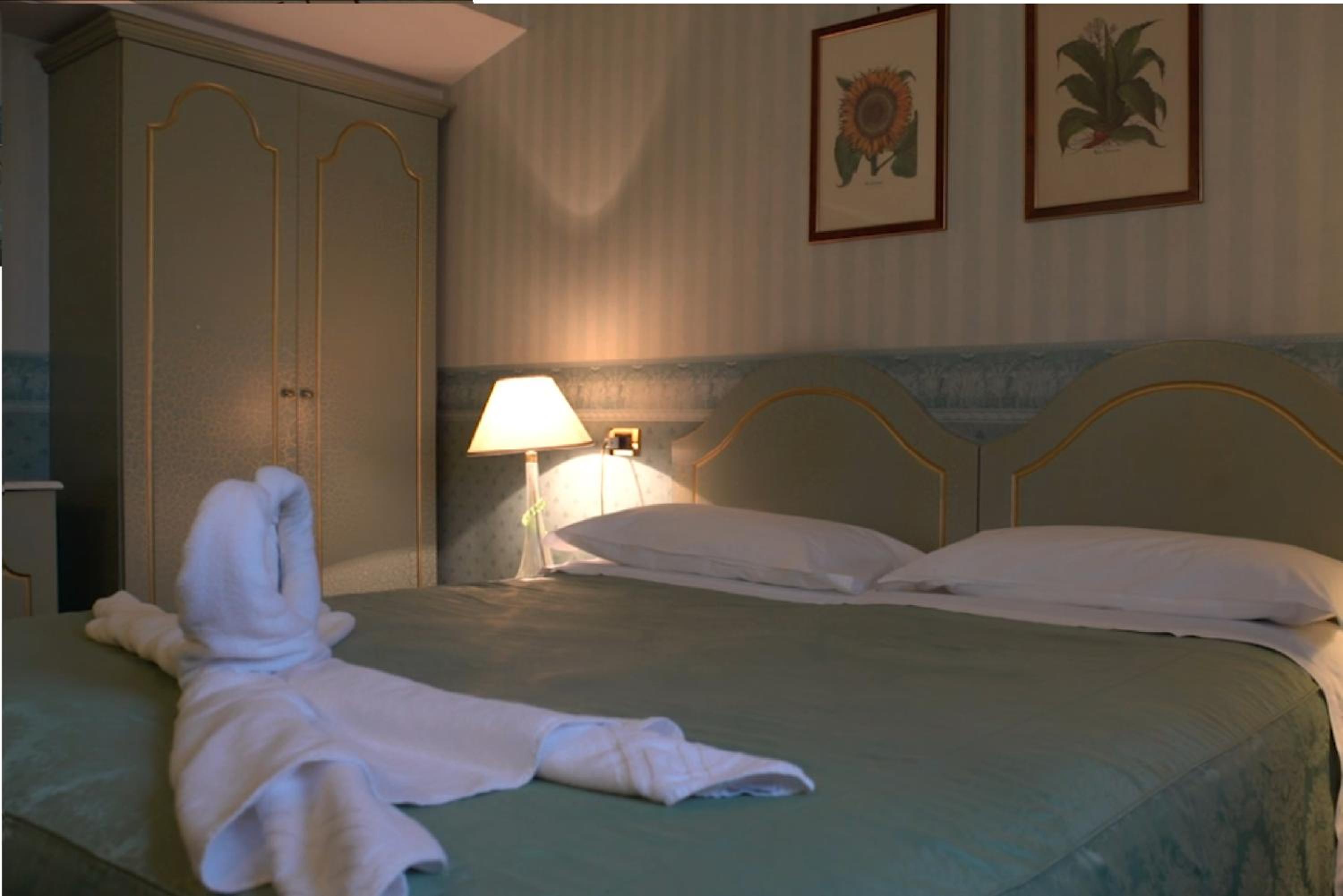 Double or Twin Room - Photo 2