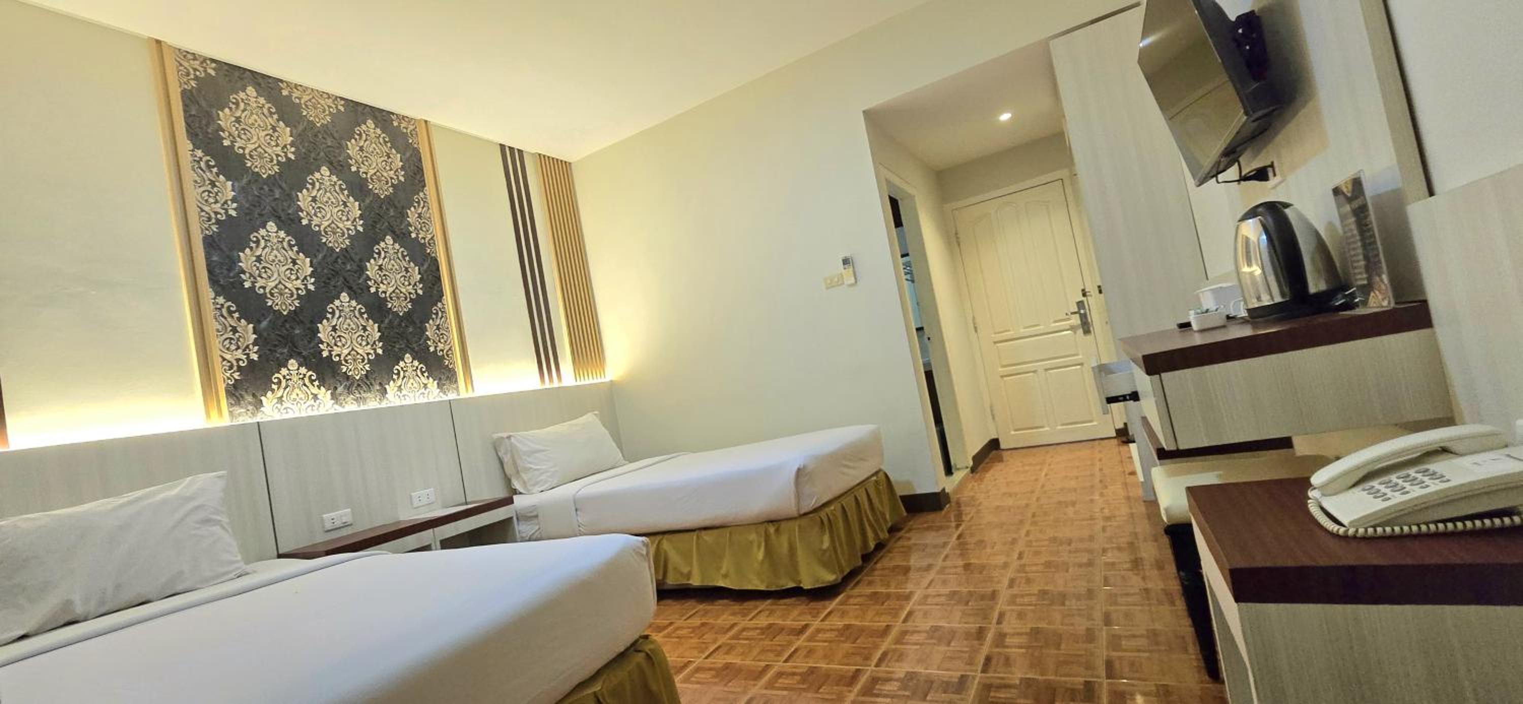 Deluxe Twin Room photo 3