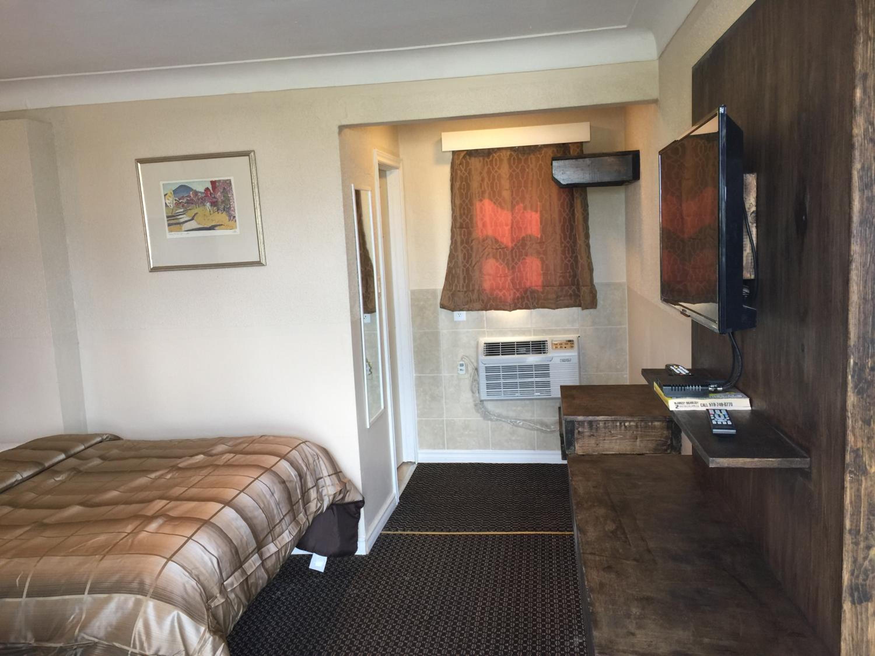 Budget Double Room photo 2