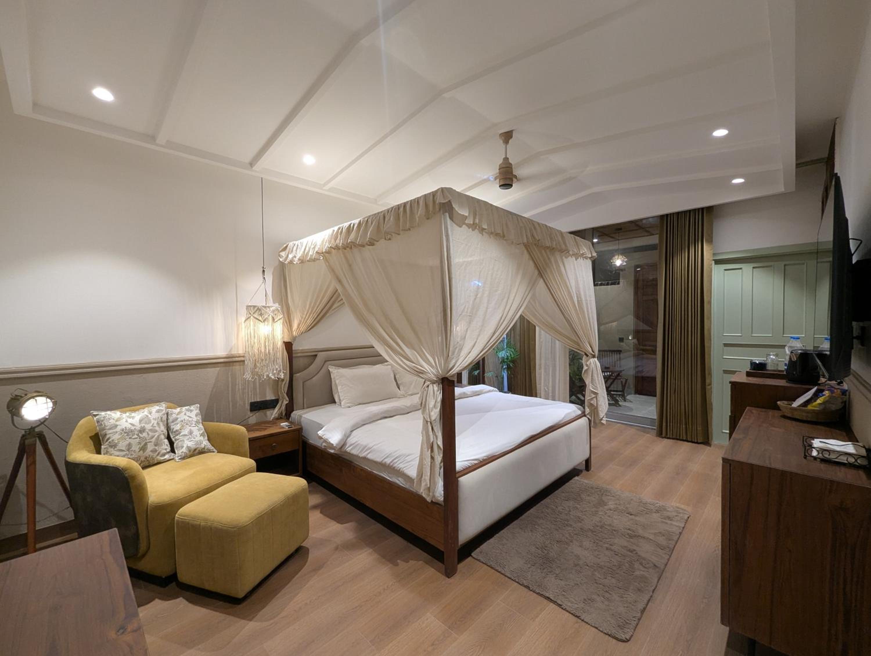 Deluxe Double Room with Balcony photo 1