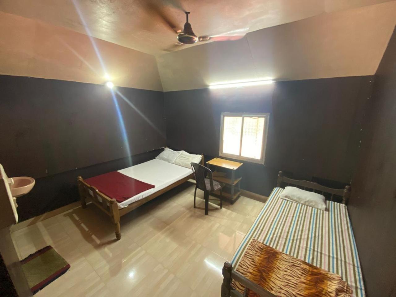 Small Twin Room - Photo 1