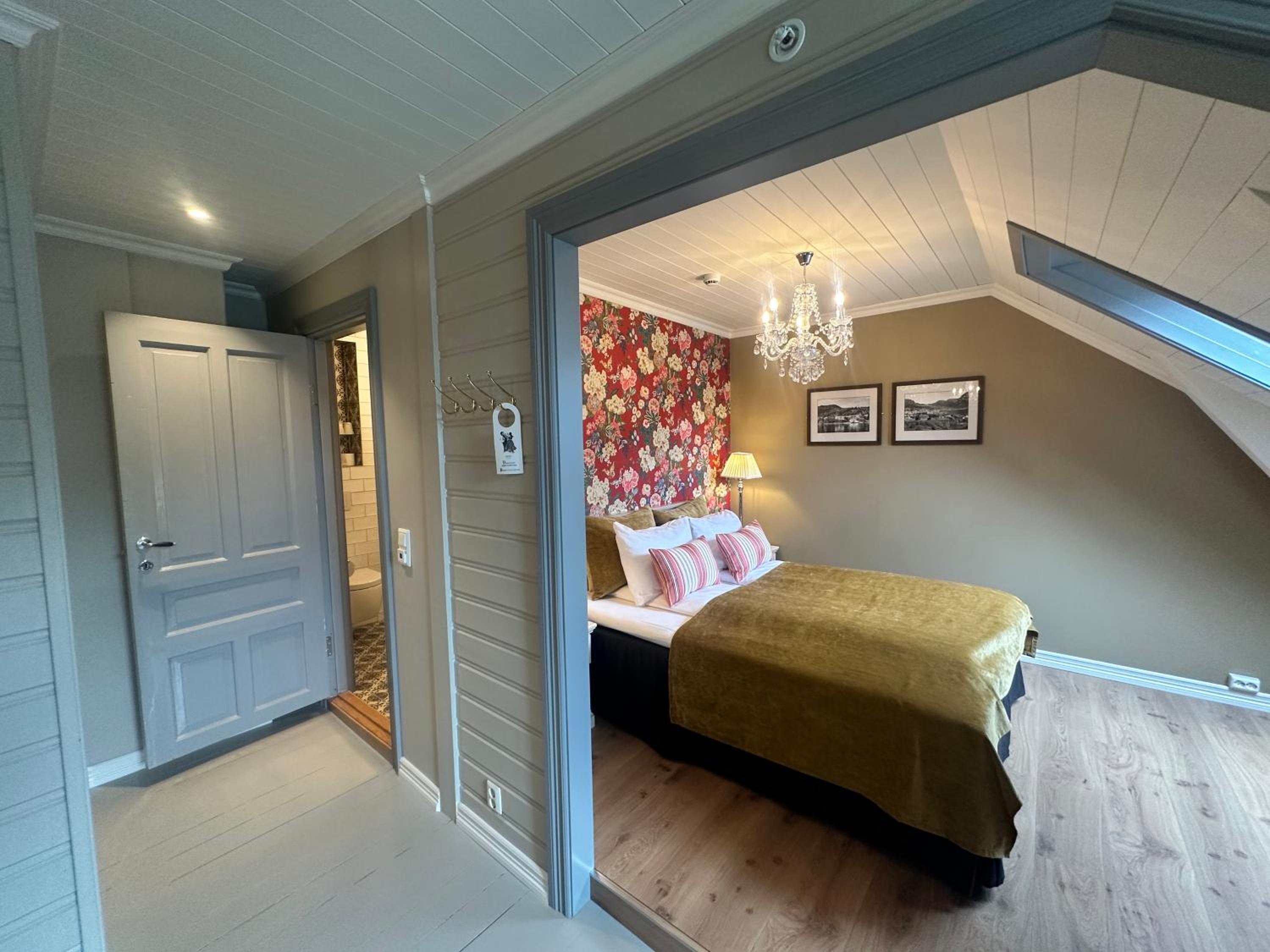Historic Superior Room with Balcony and Fjord View  - Photo 2