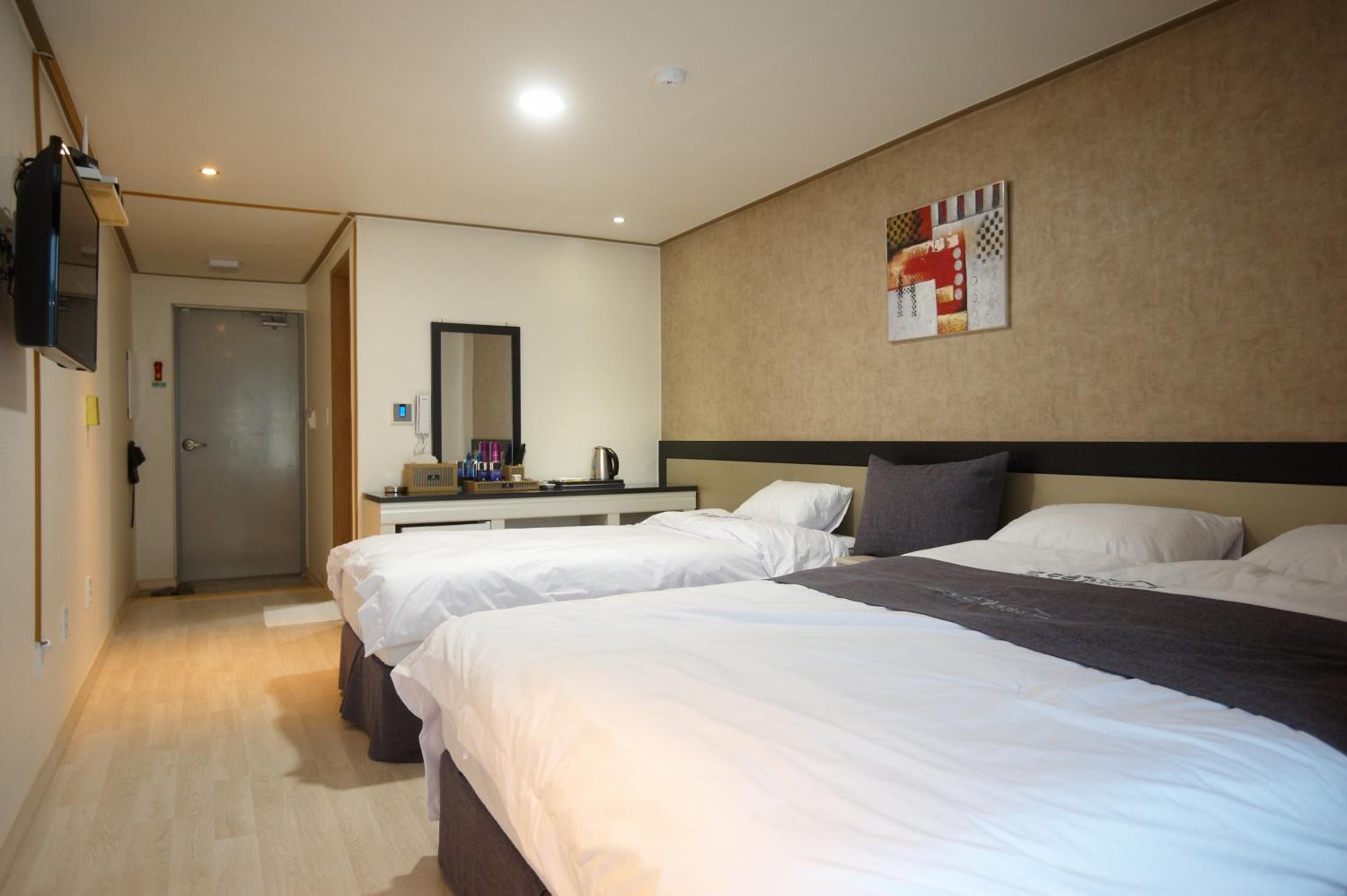 Deluxe Twin Room photo 3