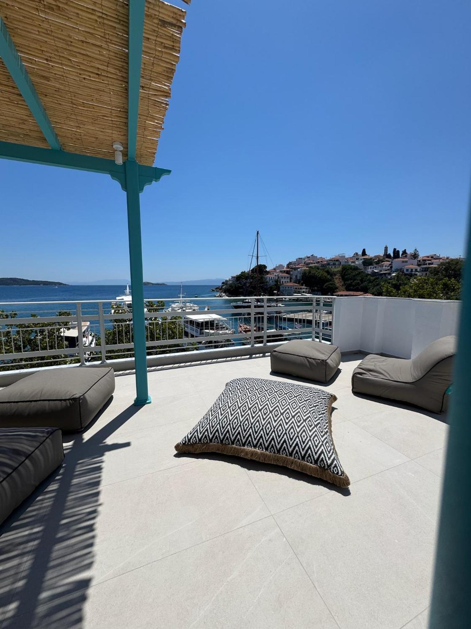 Apartment with View and Balcony photo 2