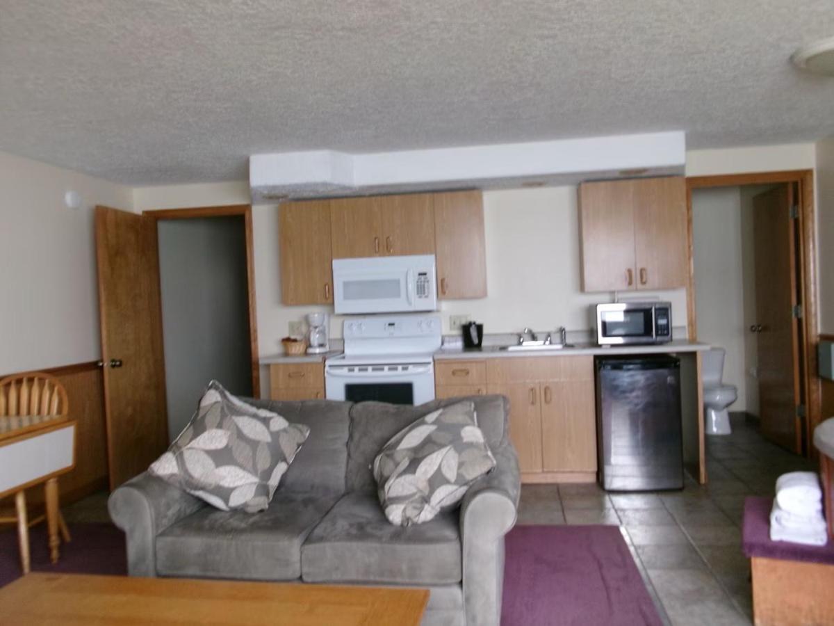 One Bedroom Family Suite with Full Kitchen