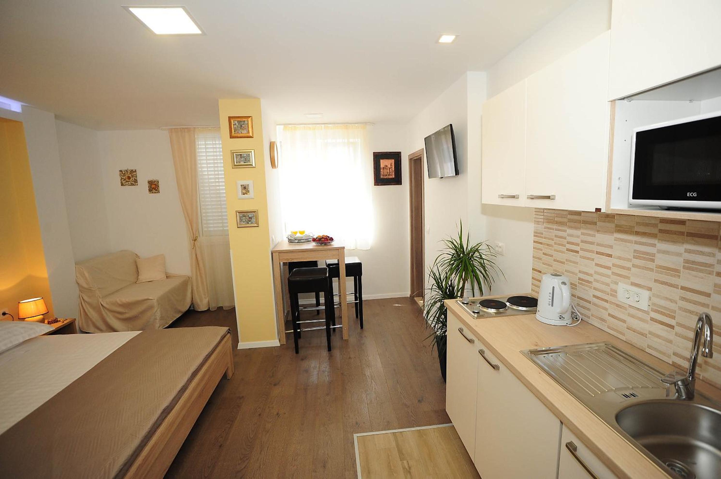 Studio Apartment - Photo 5