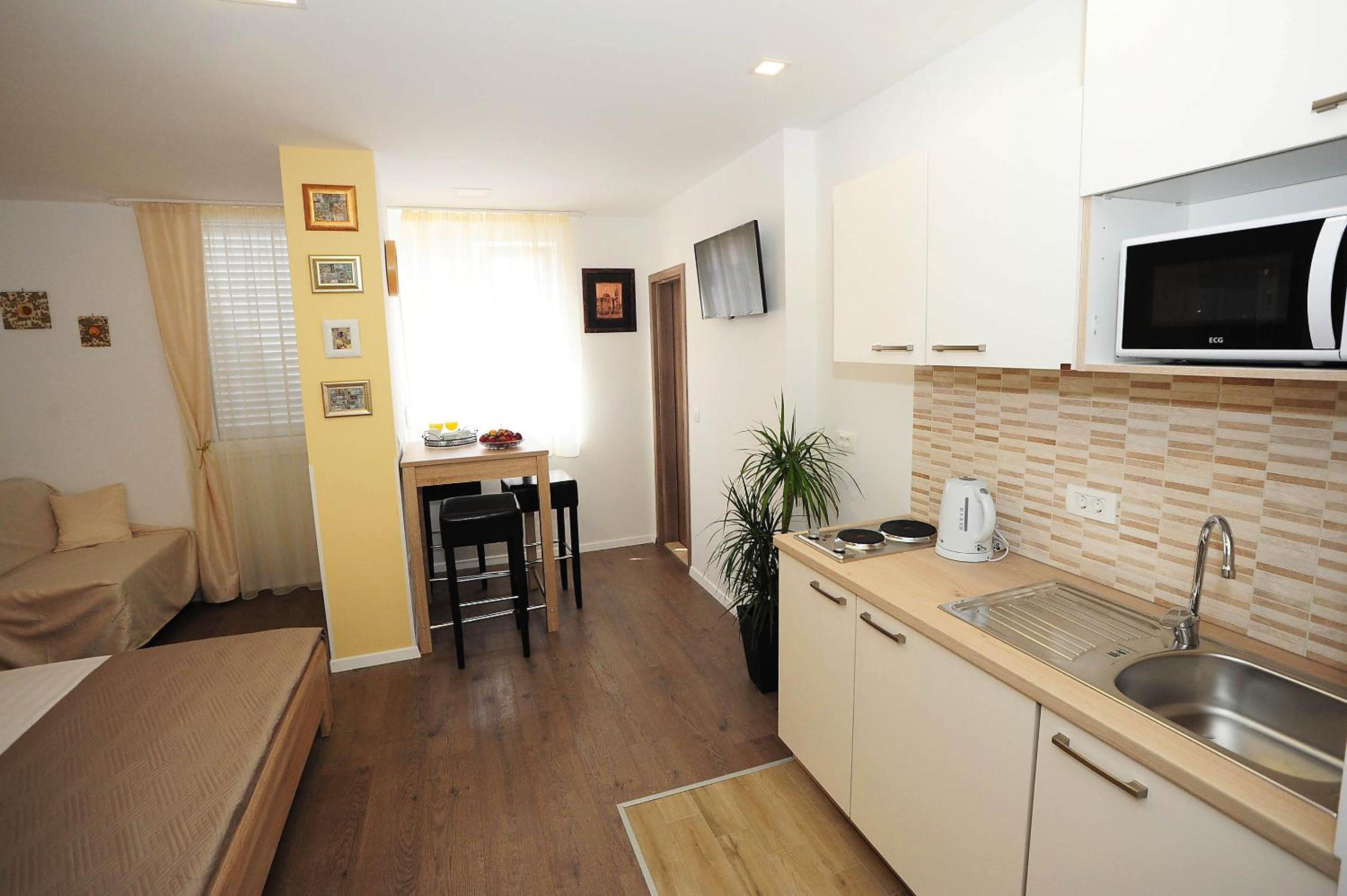 Studio Apartment - Photo 22