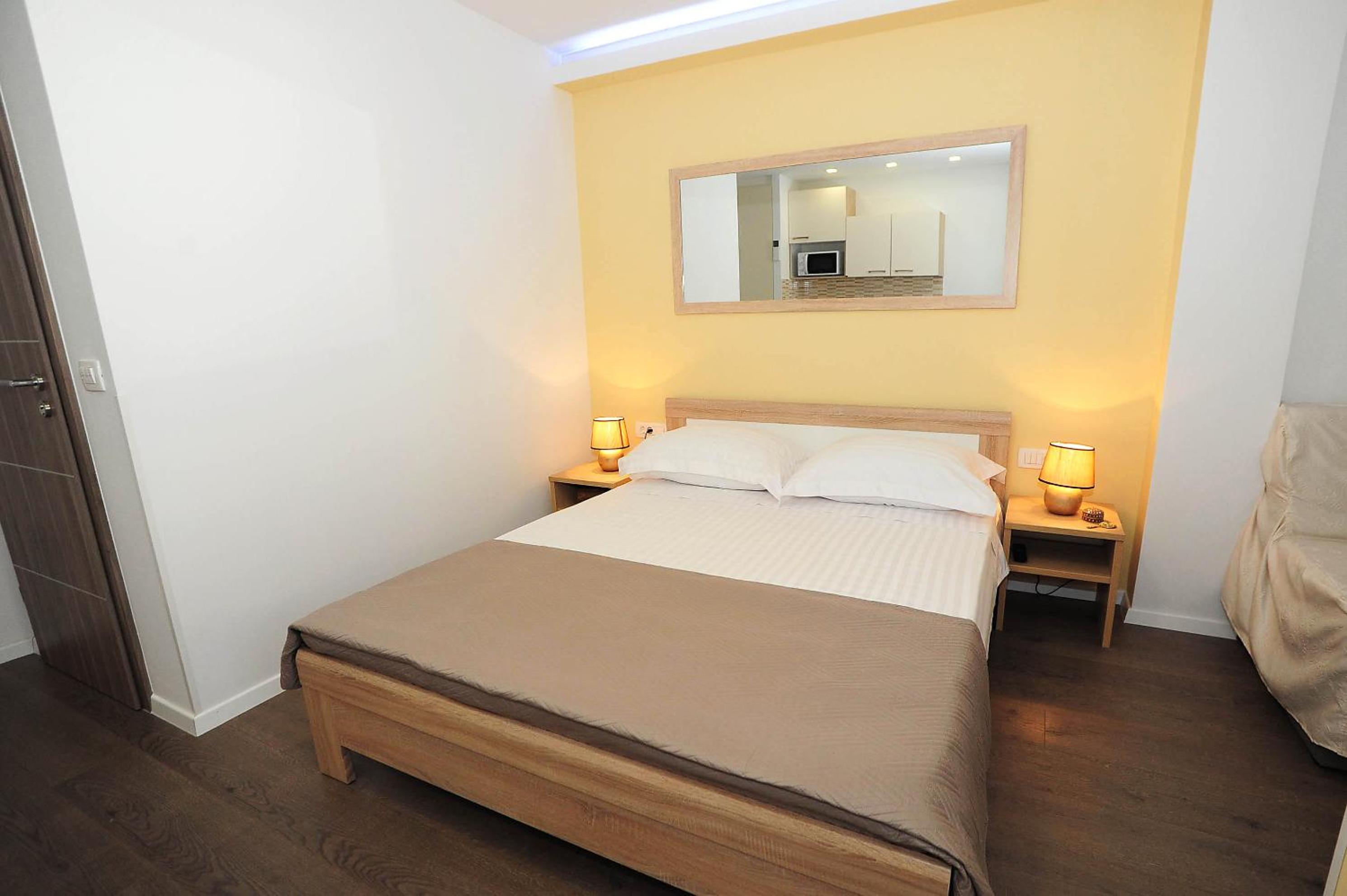 Studio Apartment - Photo 8