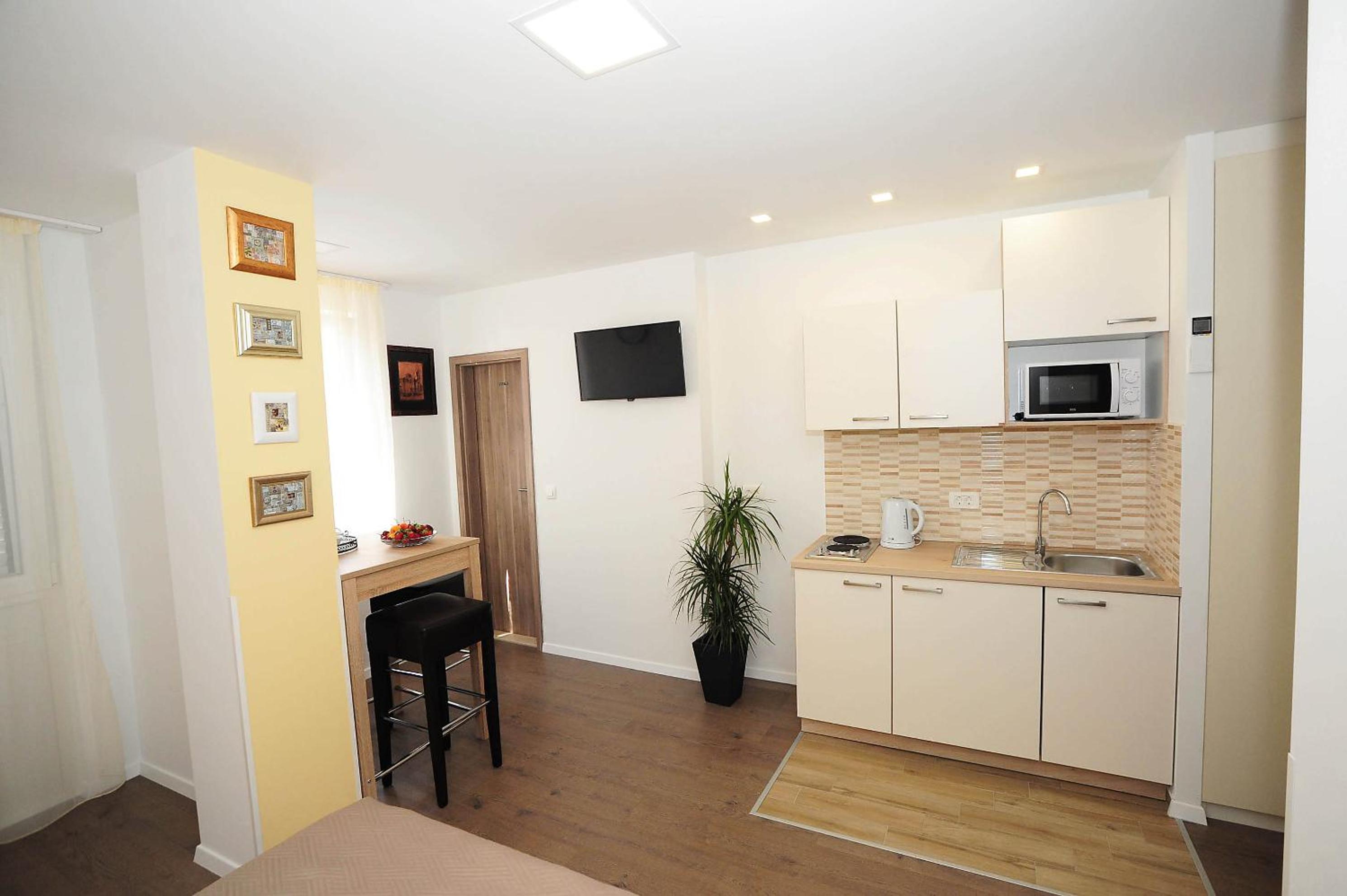 Studio Apartment - Photo 16