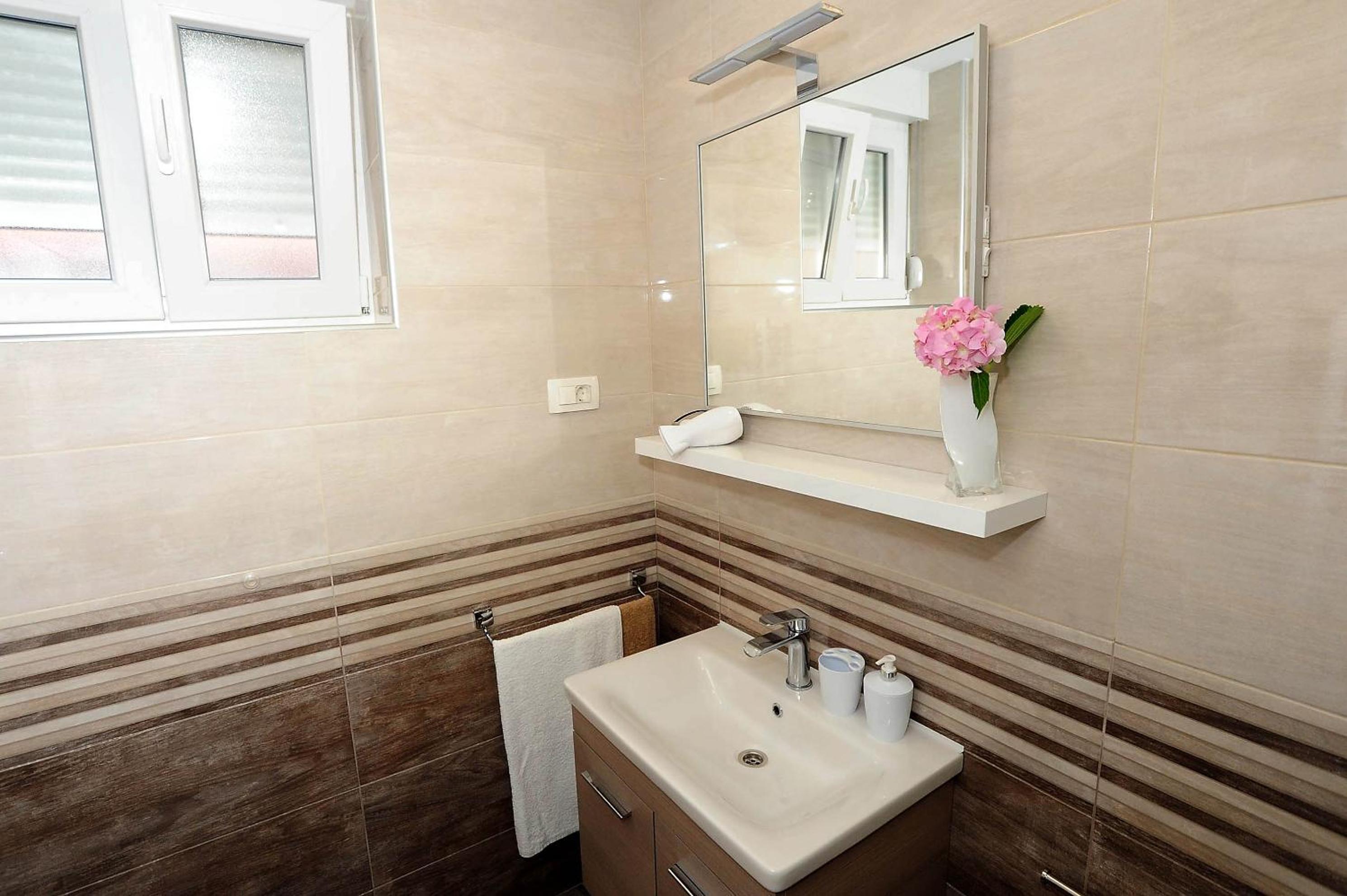 Studio Apartment - Photo 23
