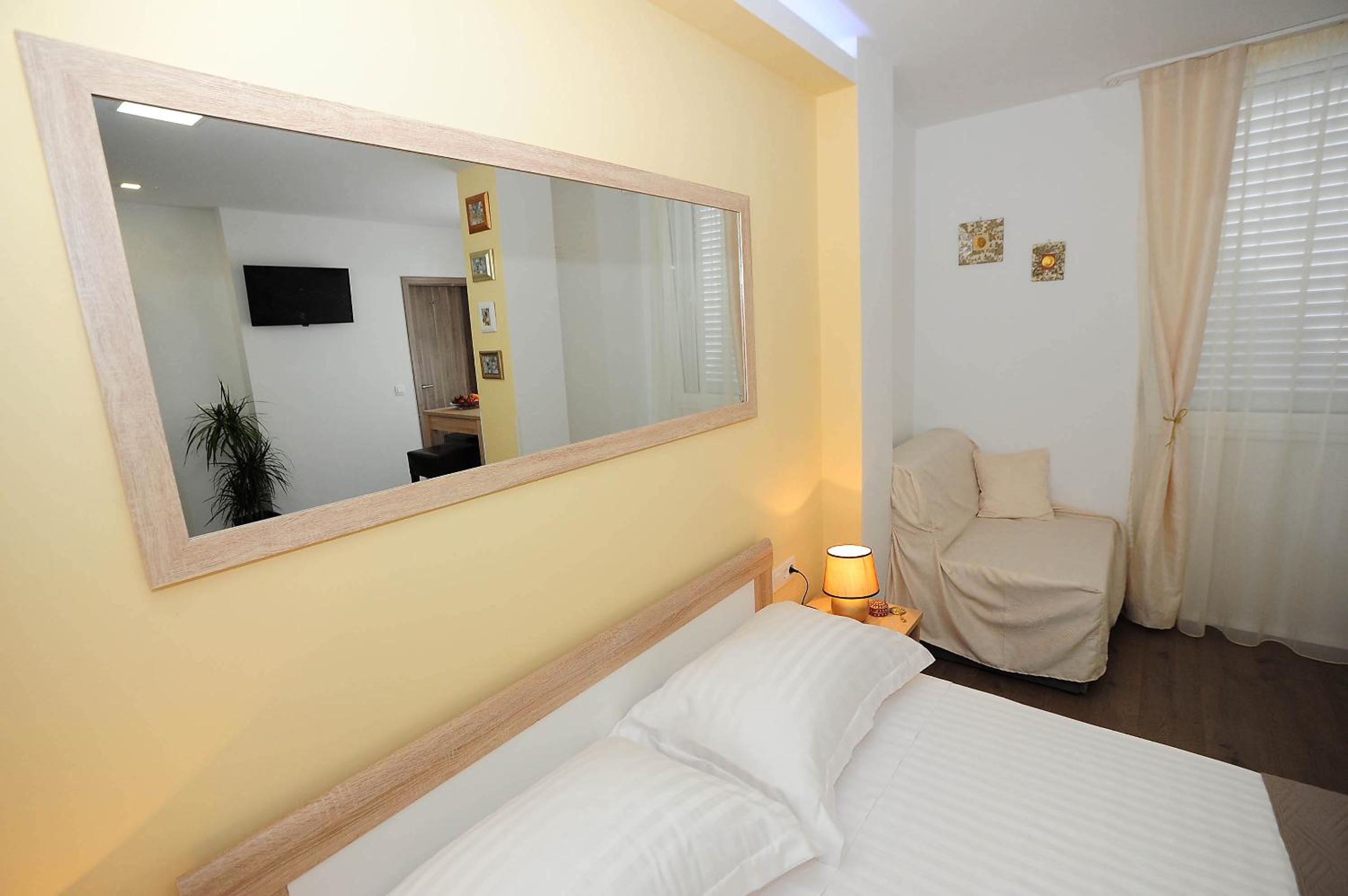 Studio Apartment - Photo 7
