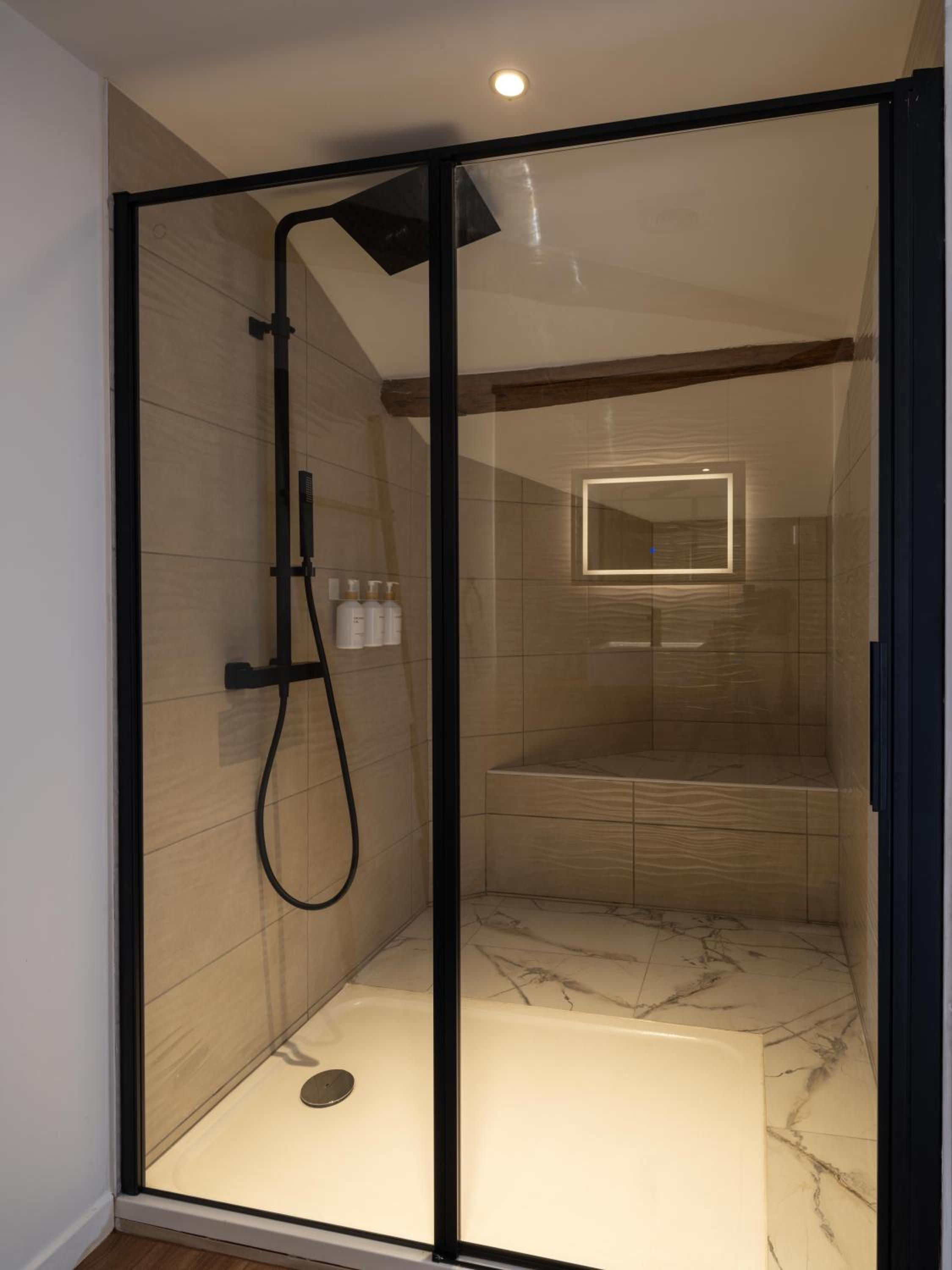 Double Room with Private Bathroom photo 3
