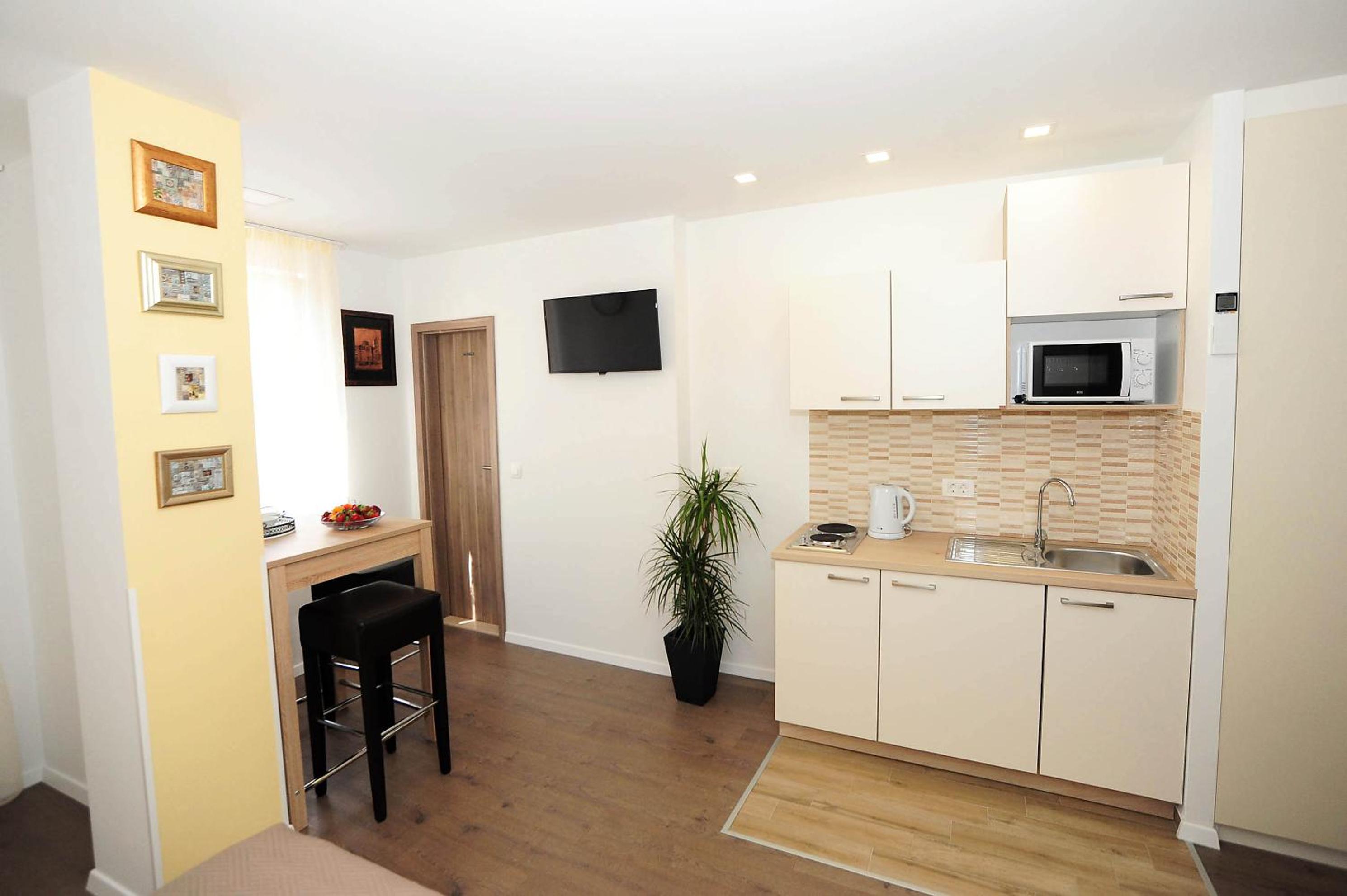Studio Apartment - Photo 21