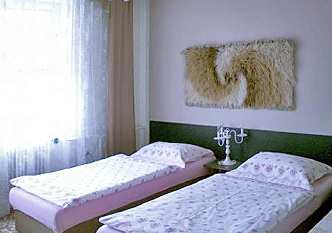 Twin Room with Shared Bathroom photo 1