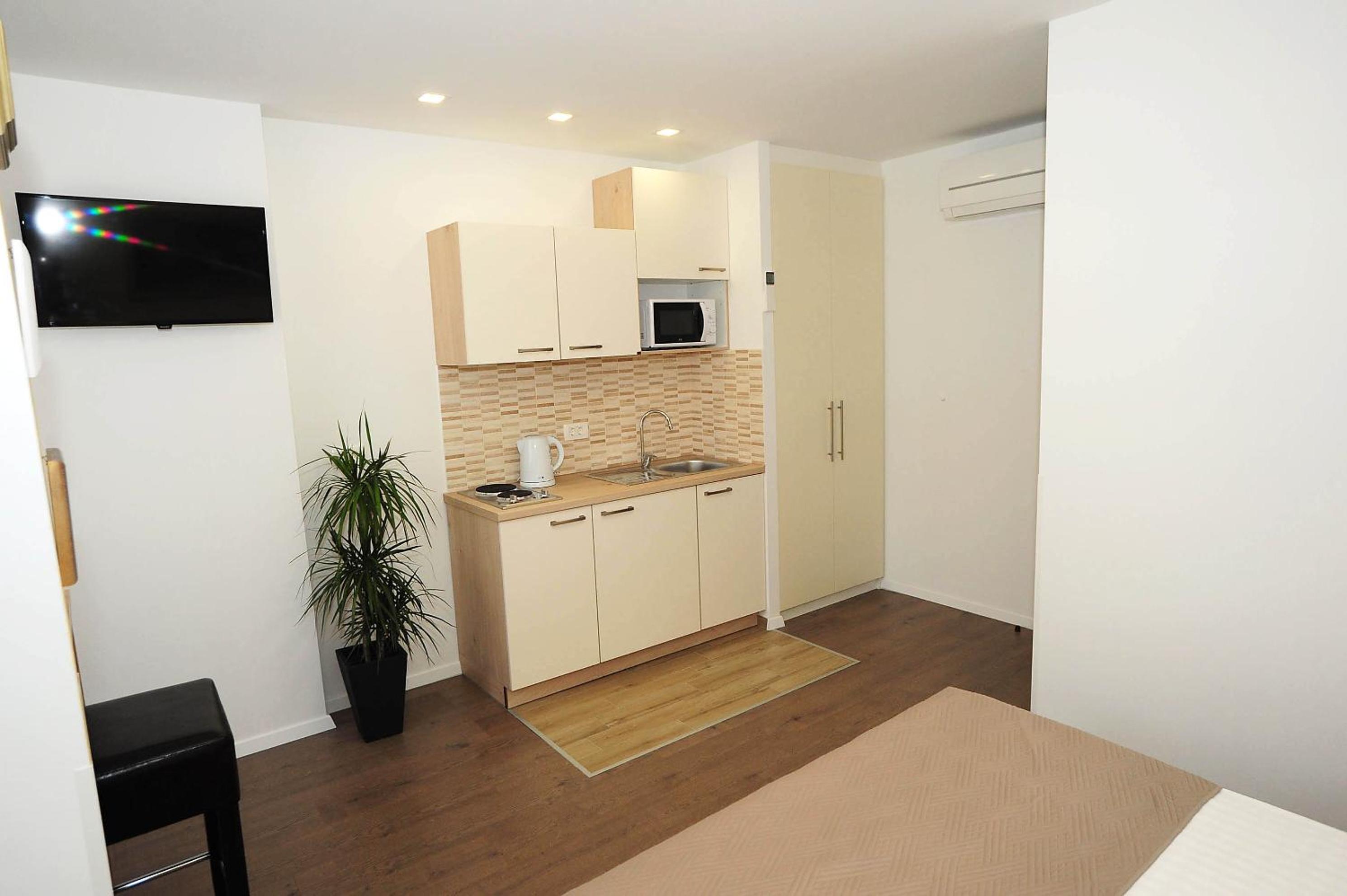Studio Apartment - Photo 19