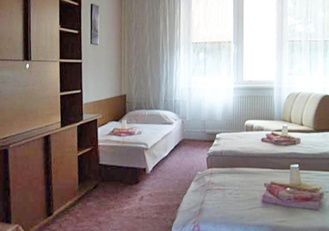 Triple Room with Shared Bathroom photo 1