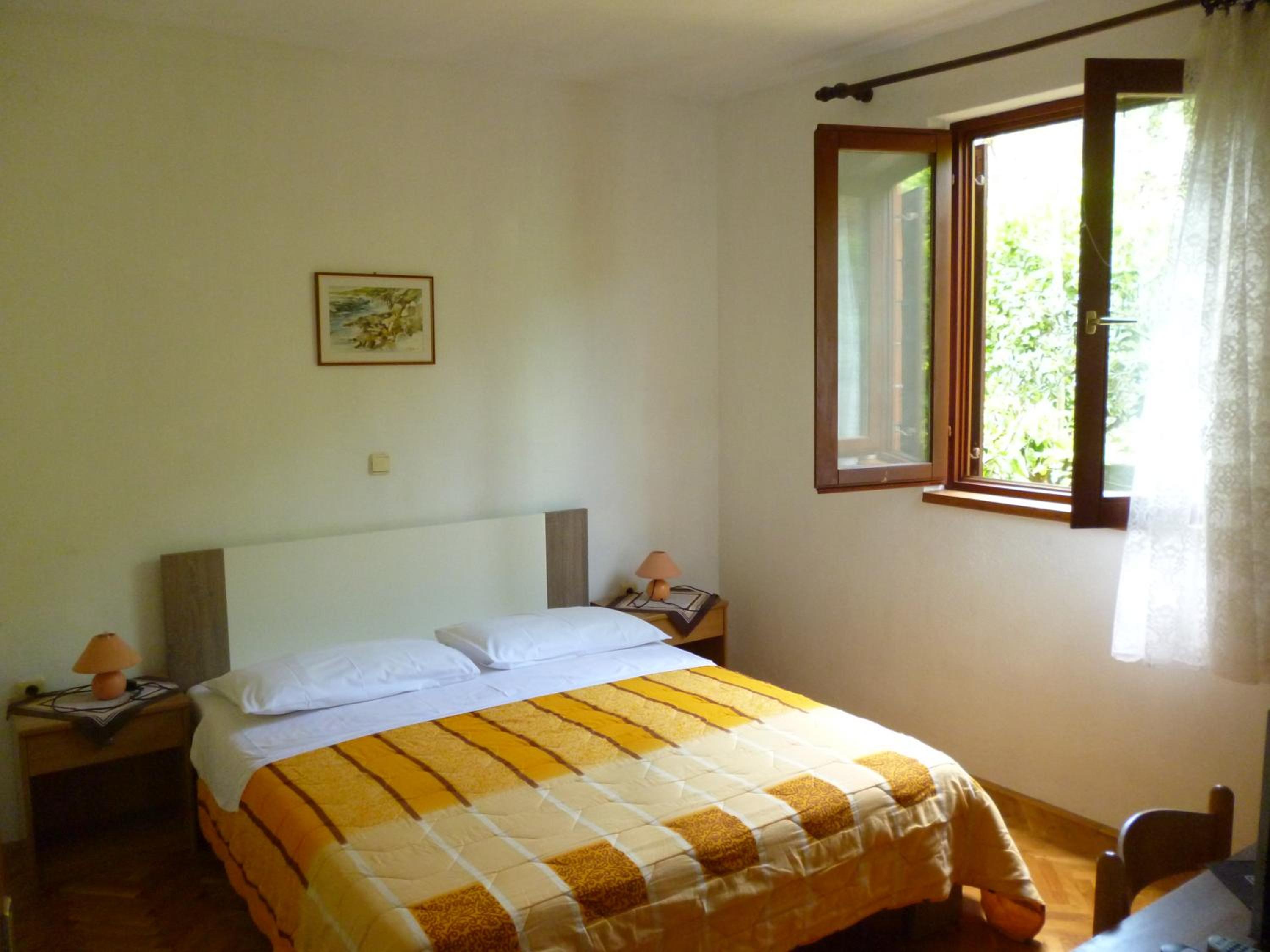 Budget Studio Apartment with Terrace photo 1