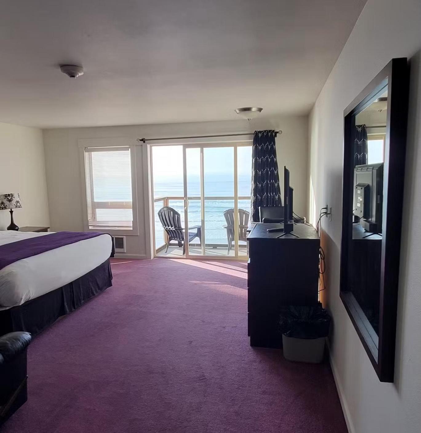 King Studio Oceanfront with Balcony photo 3