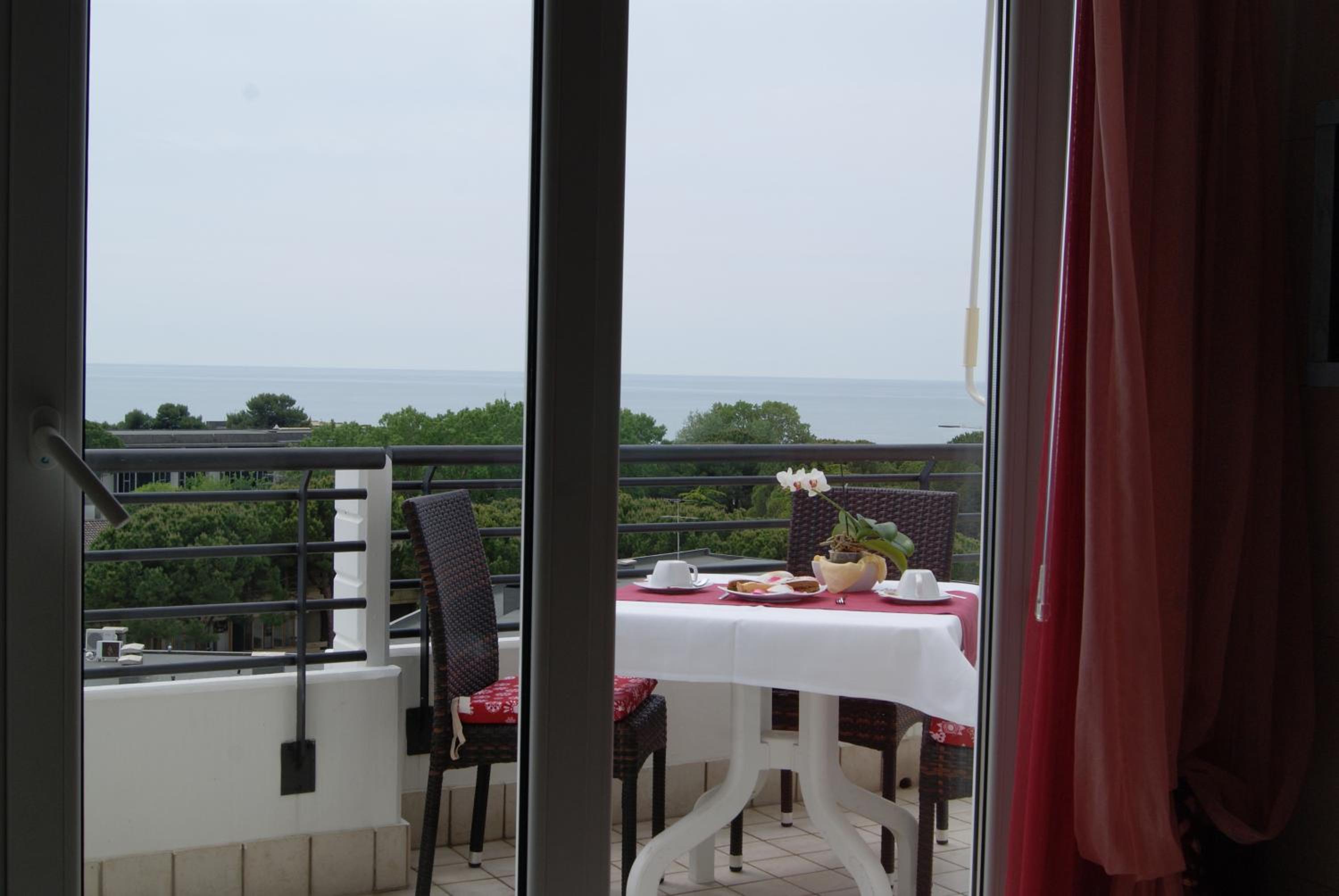 Suite with View - Photo 6