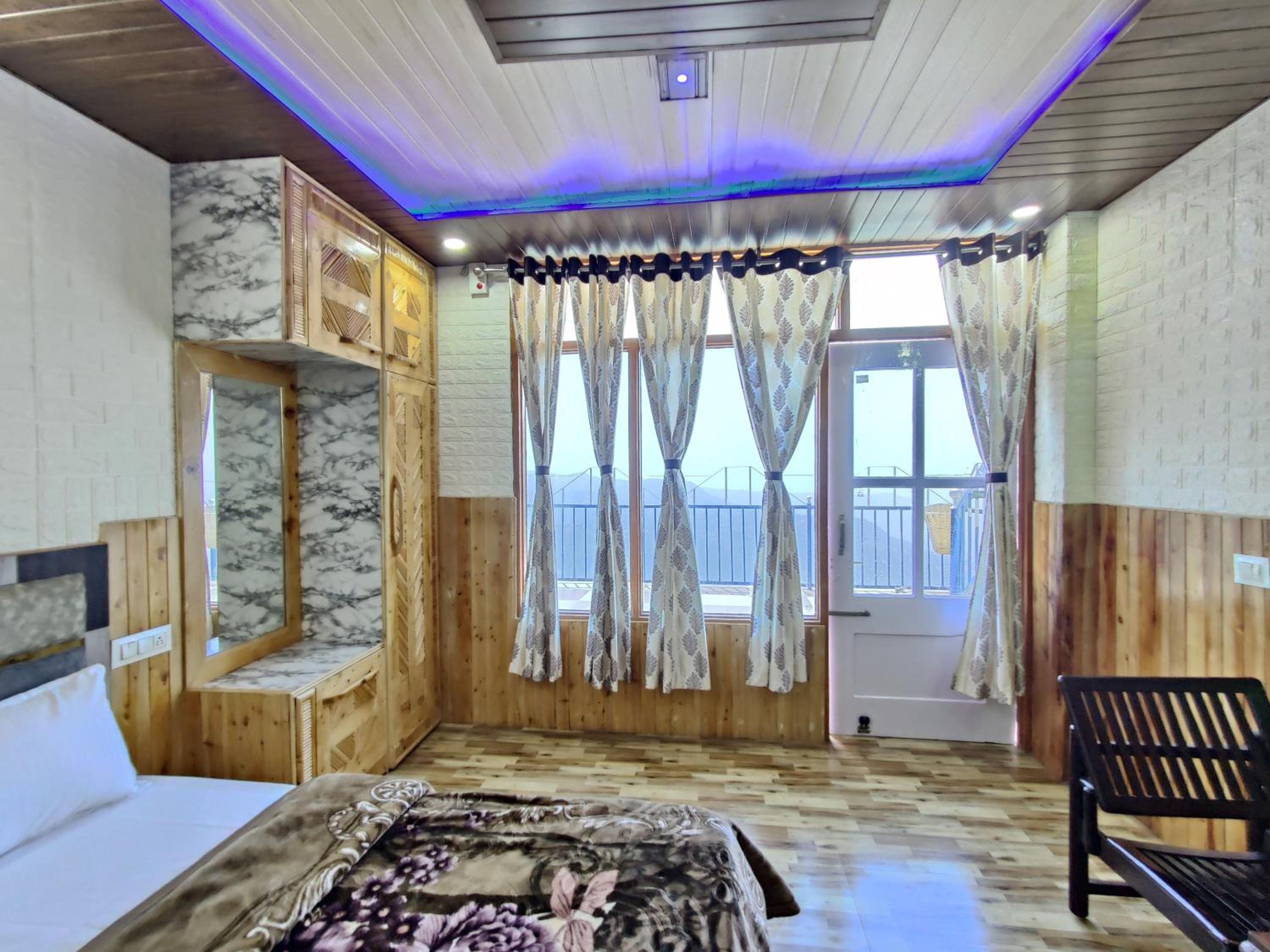 Single Room with Mountain View