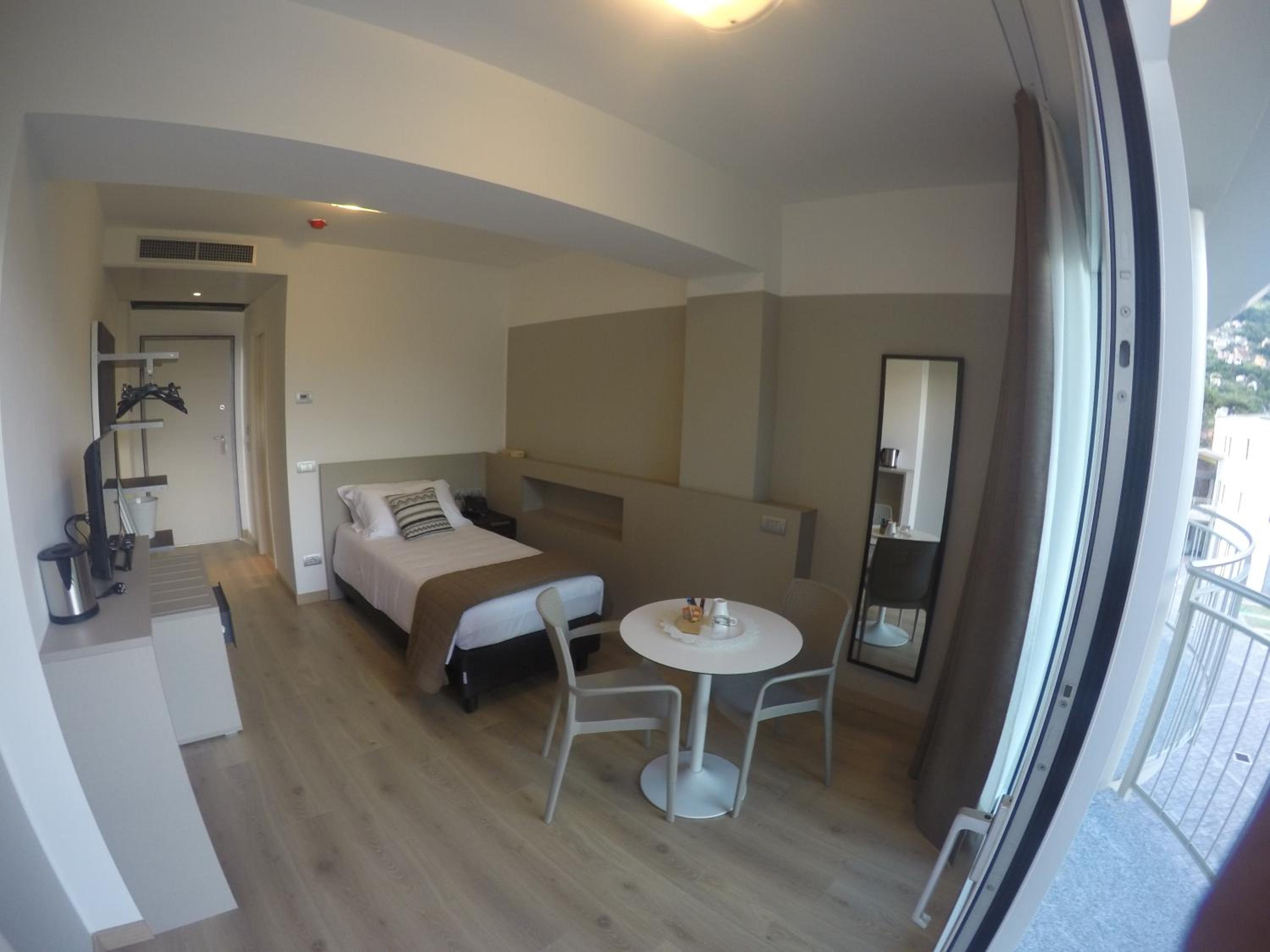 Single Room photo 2
