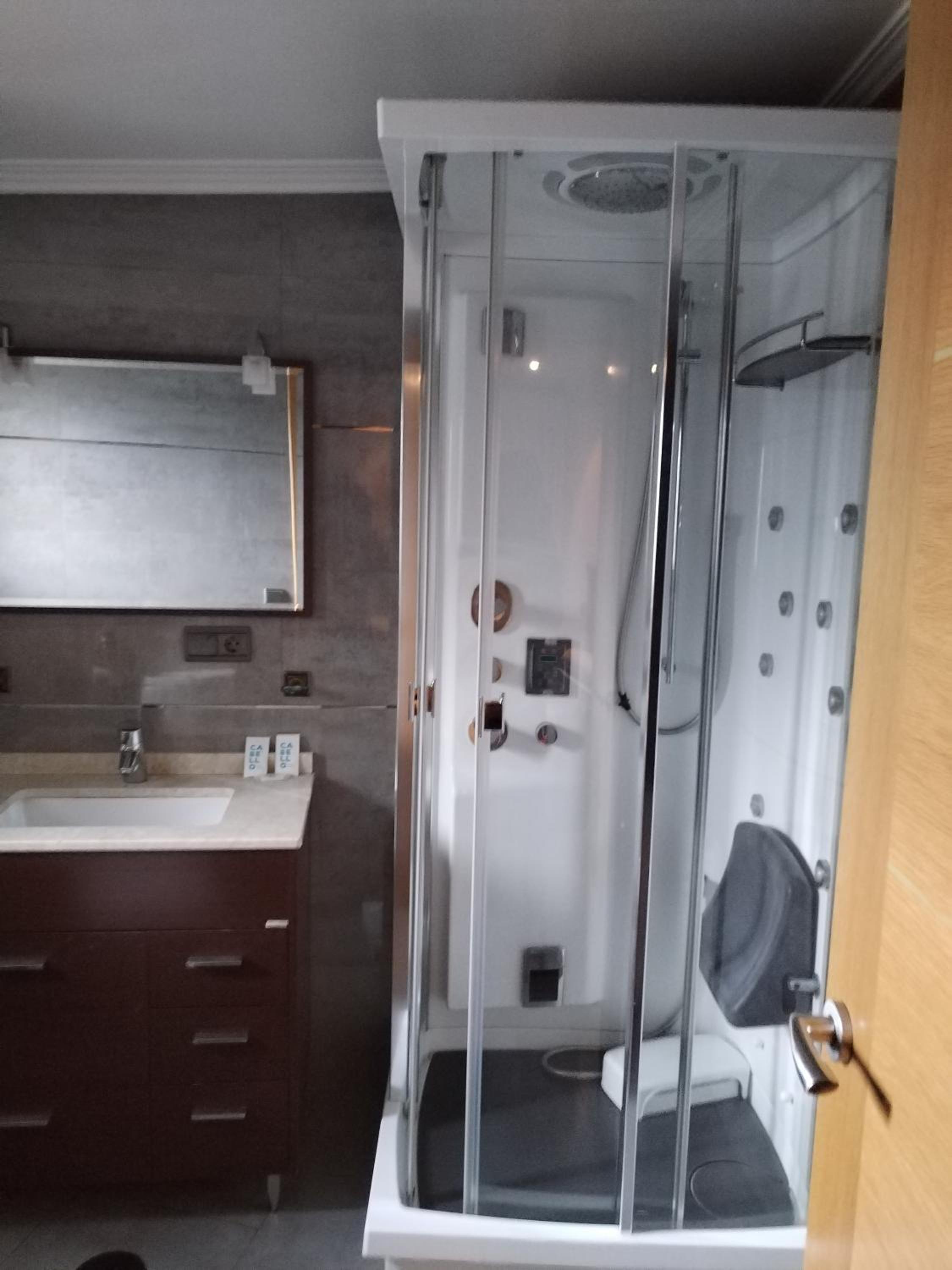 Family Two-Bedroom Apartment with View photo 2