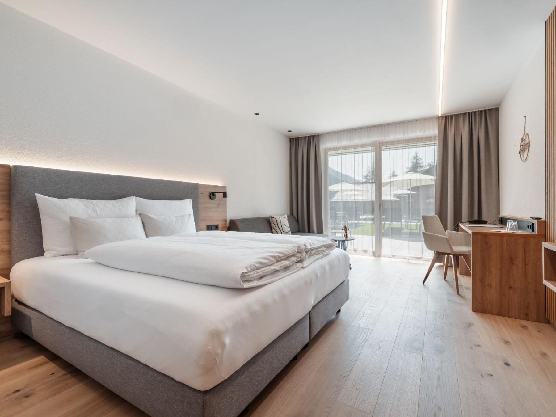 Deluxe Double Room with Balcony photo 1
