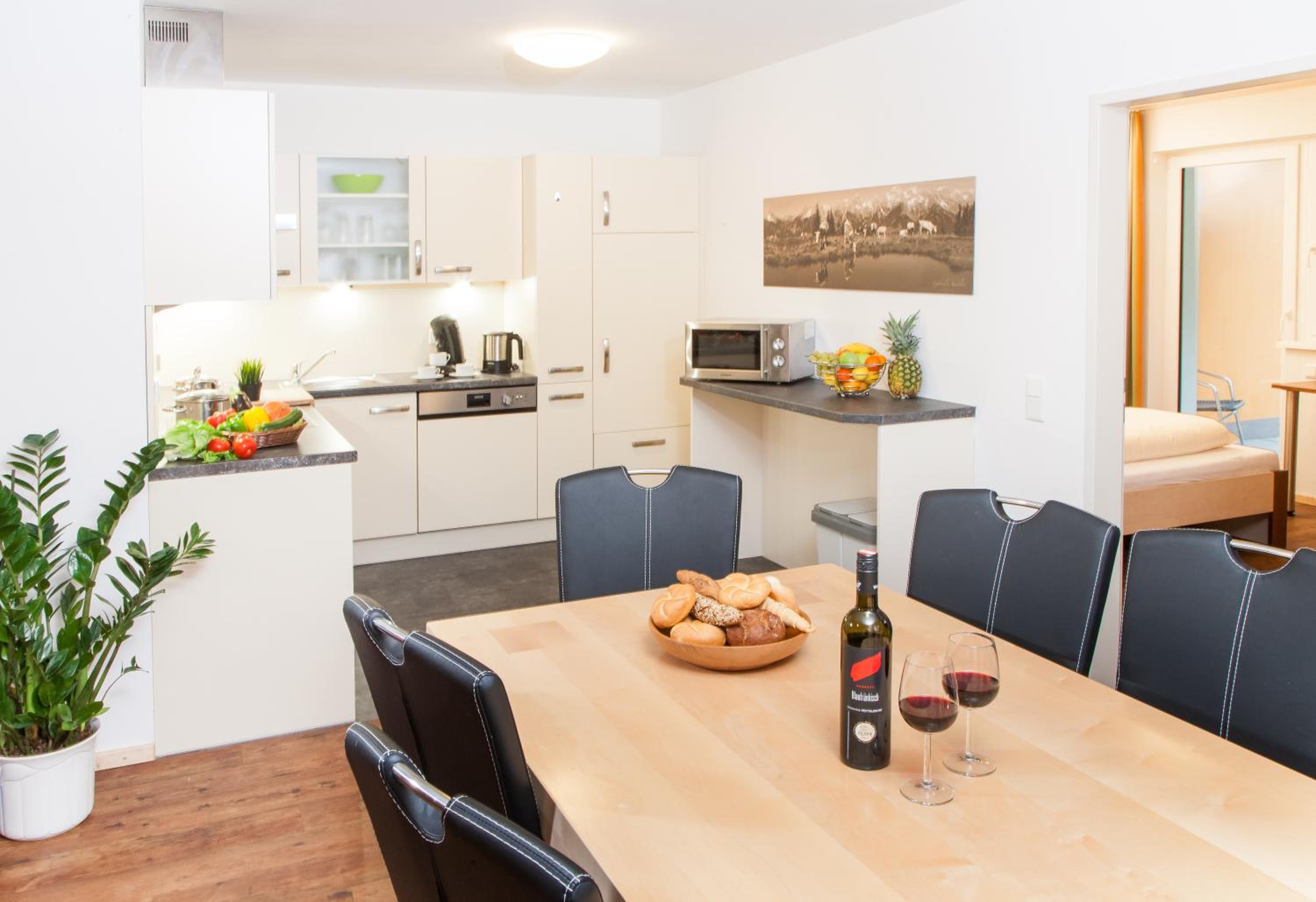 Apartment with Terrace - Photo 8