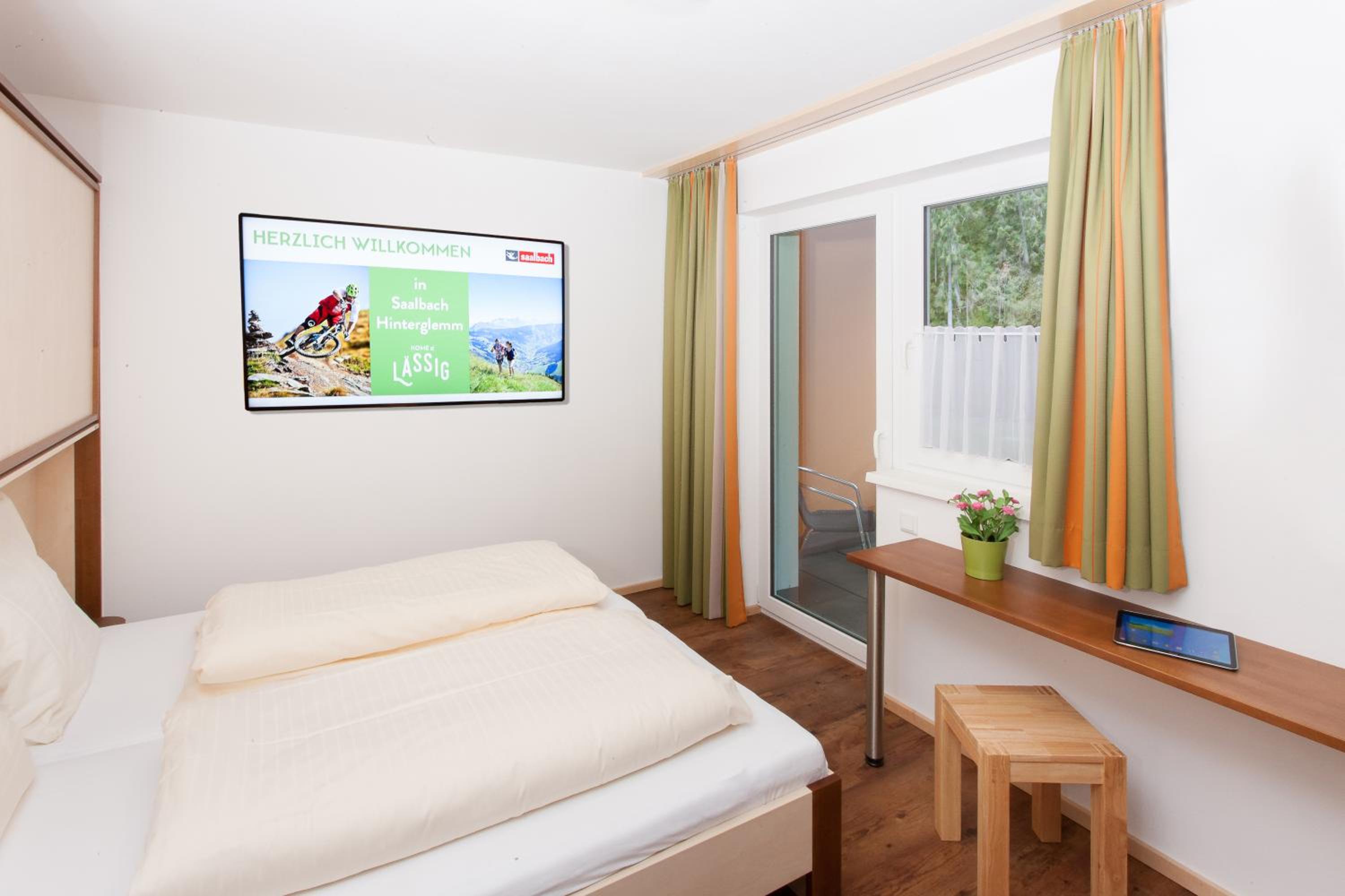 Apartment with Terrace - Photo 4