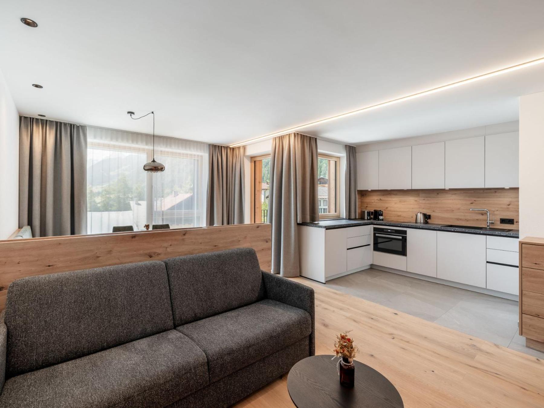 Two-Bedroom Apartment with Balcony photo 1